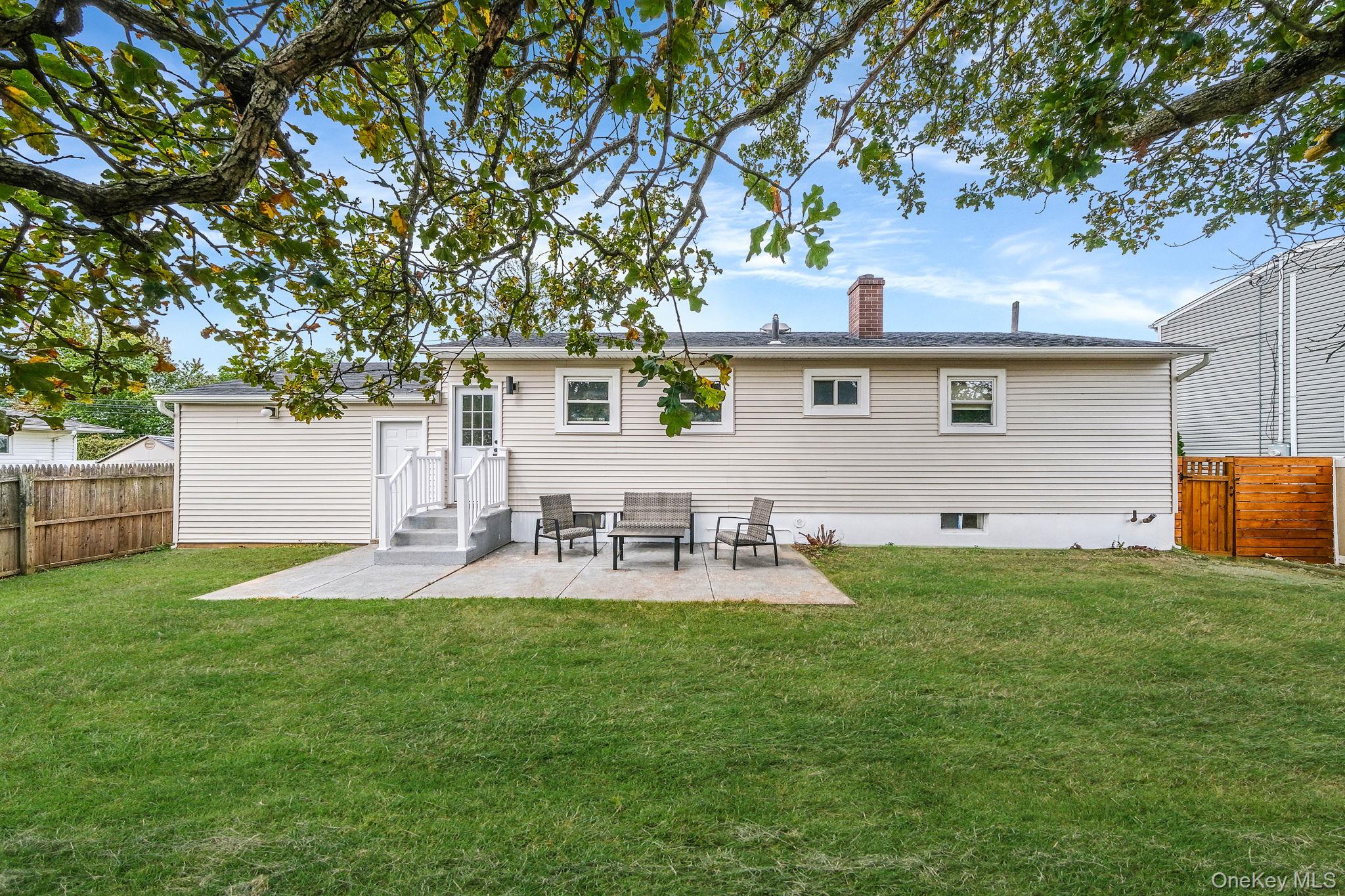 120 Manhattan Avenue, West Babylon, NY 11704