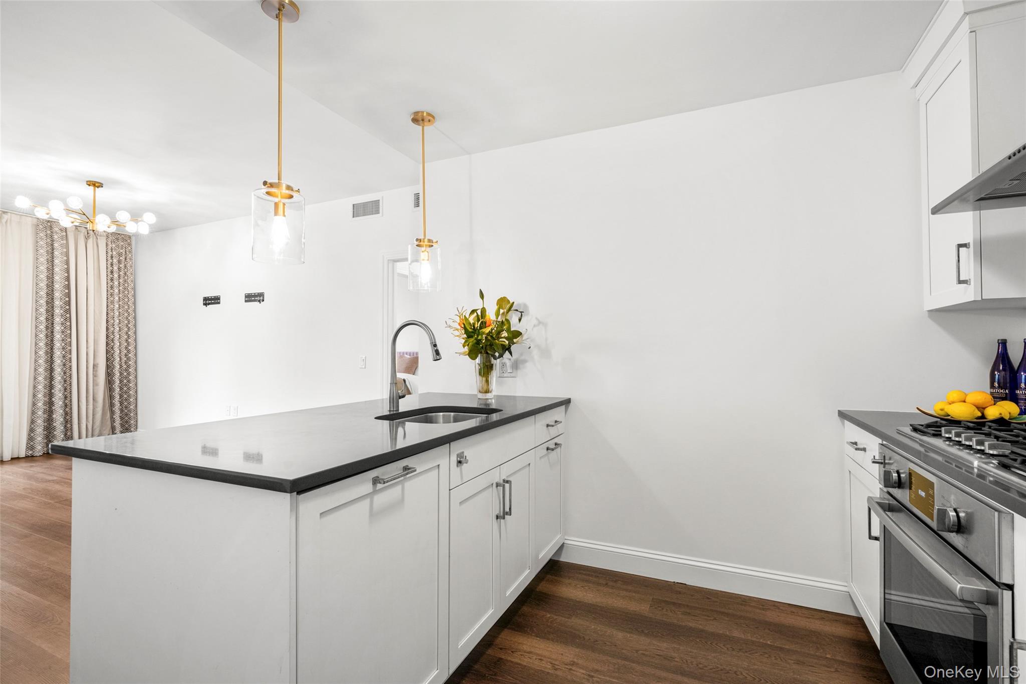 10 Byron Place # 204, Larchmont, NY 10538