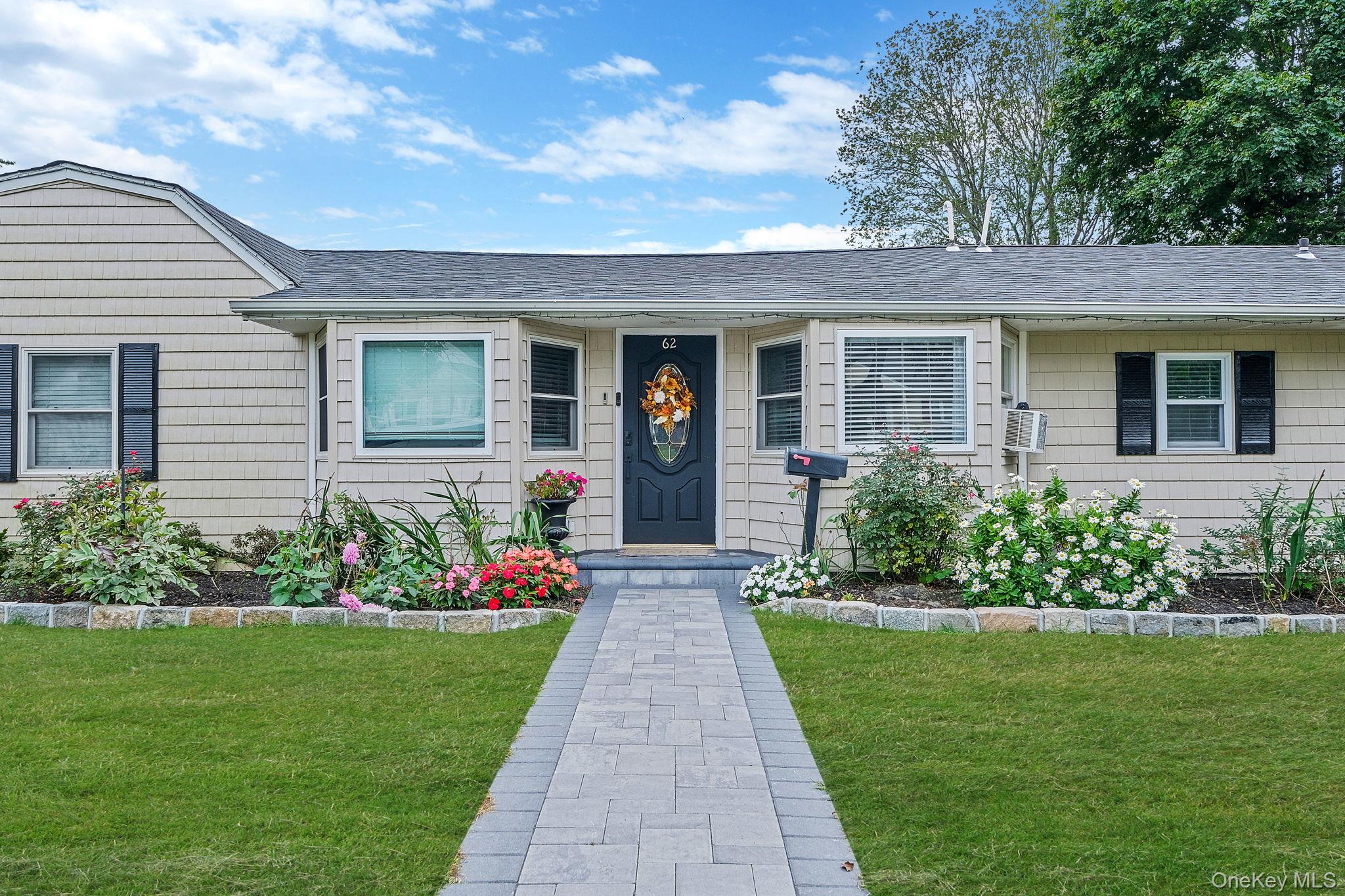 62 Bayside Avenue, Amity Harbor, NY 11701