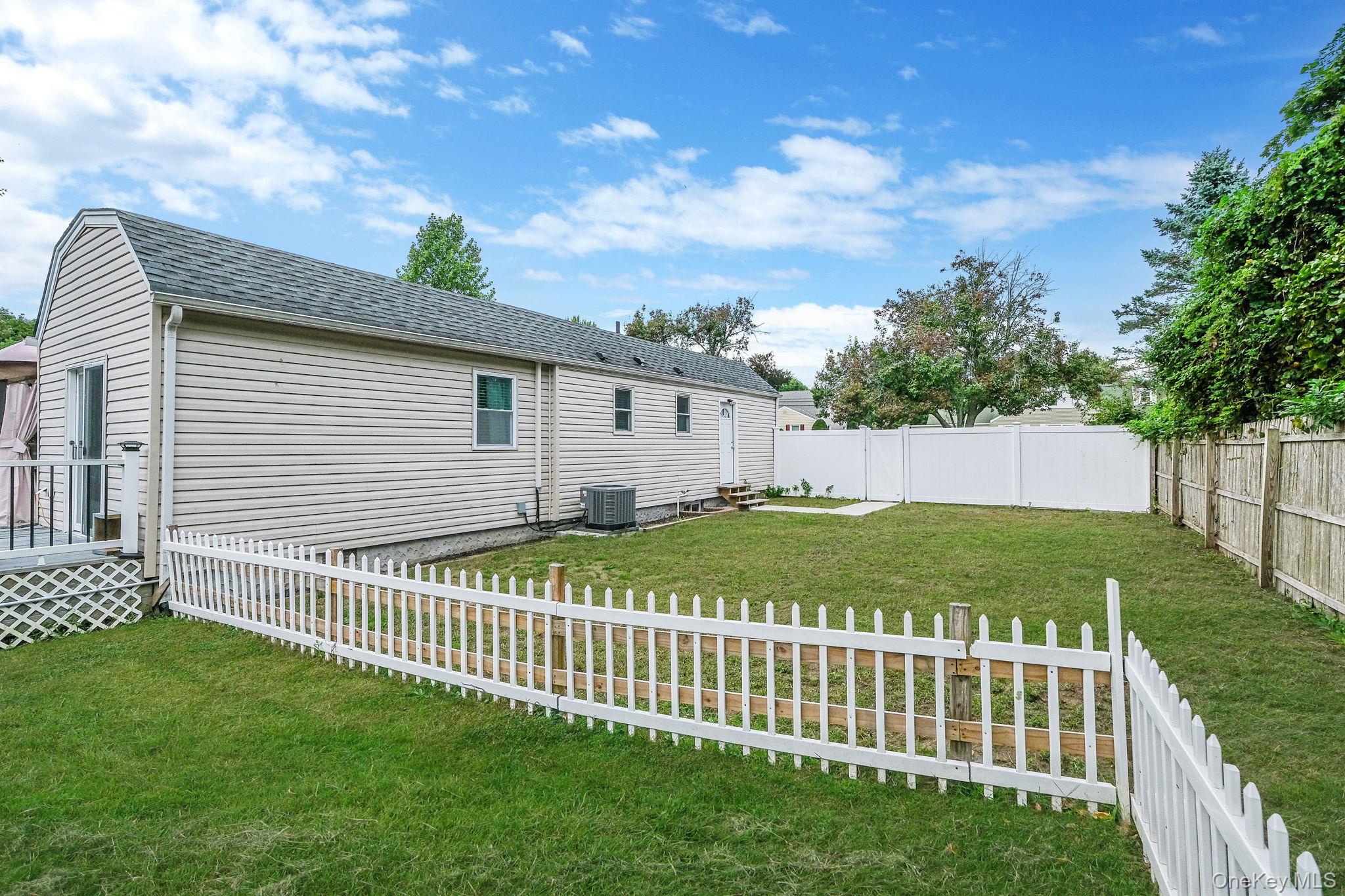 62 Bayside Avenue, Amity Harbor, NY 11701