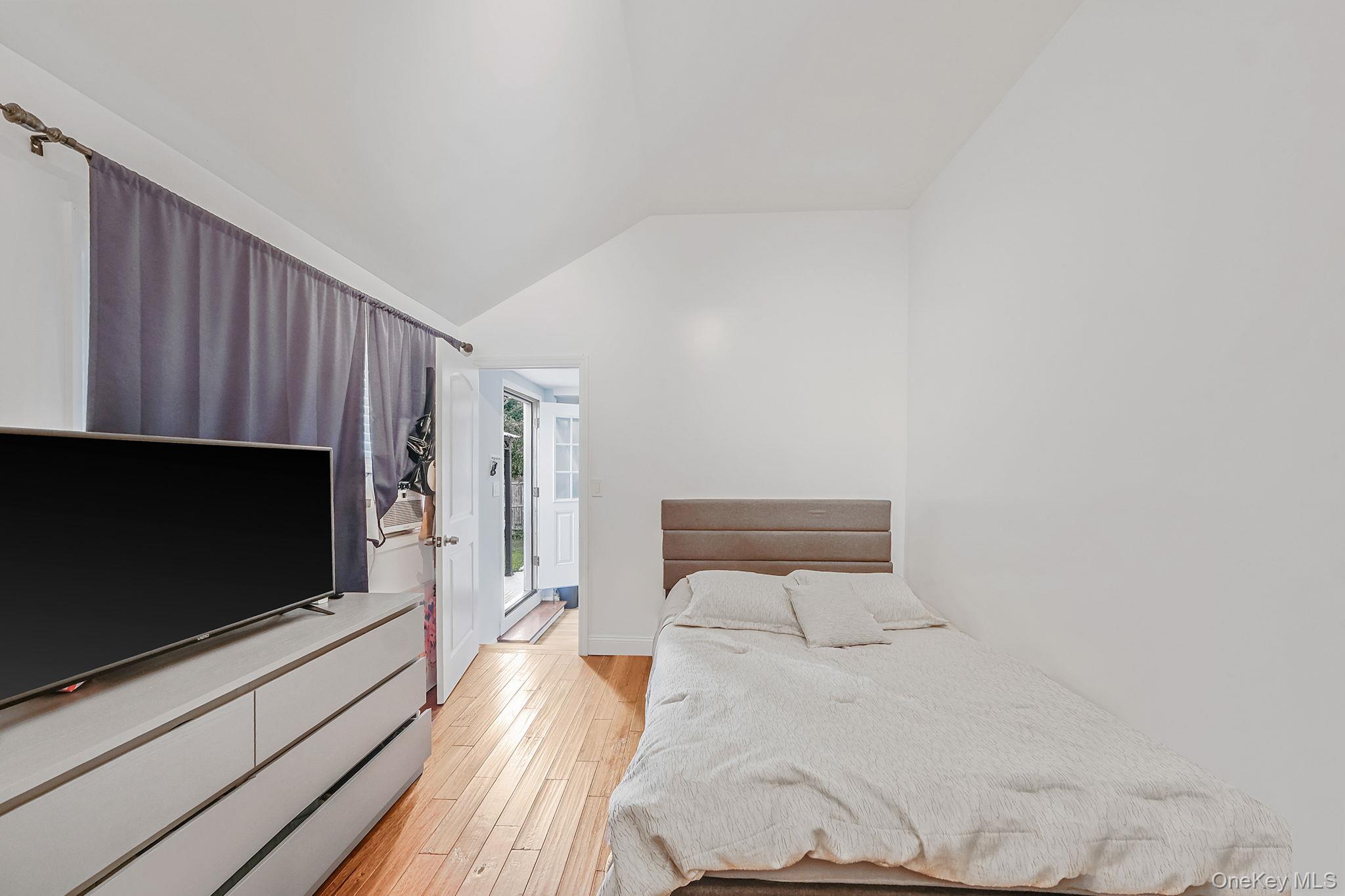 62 Bayside Avenue, Amity Harbor, NY 11701