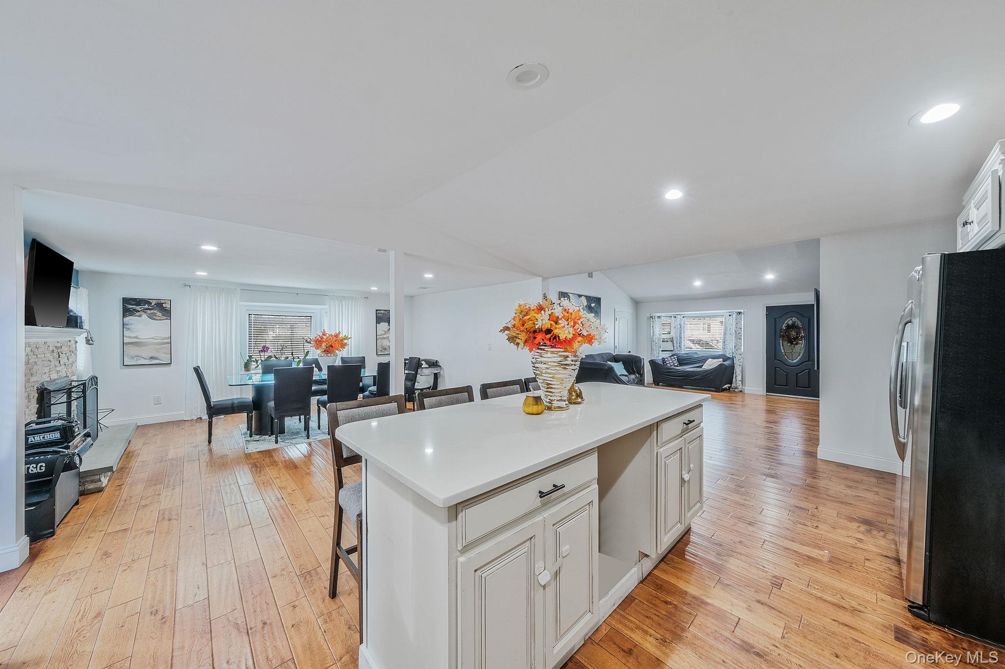 62 Bayside Avenue, Amity Harbor, NY 11701