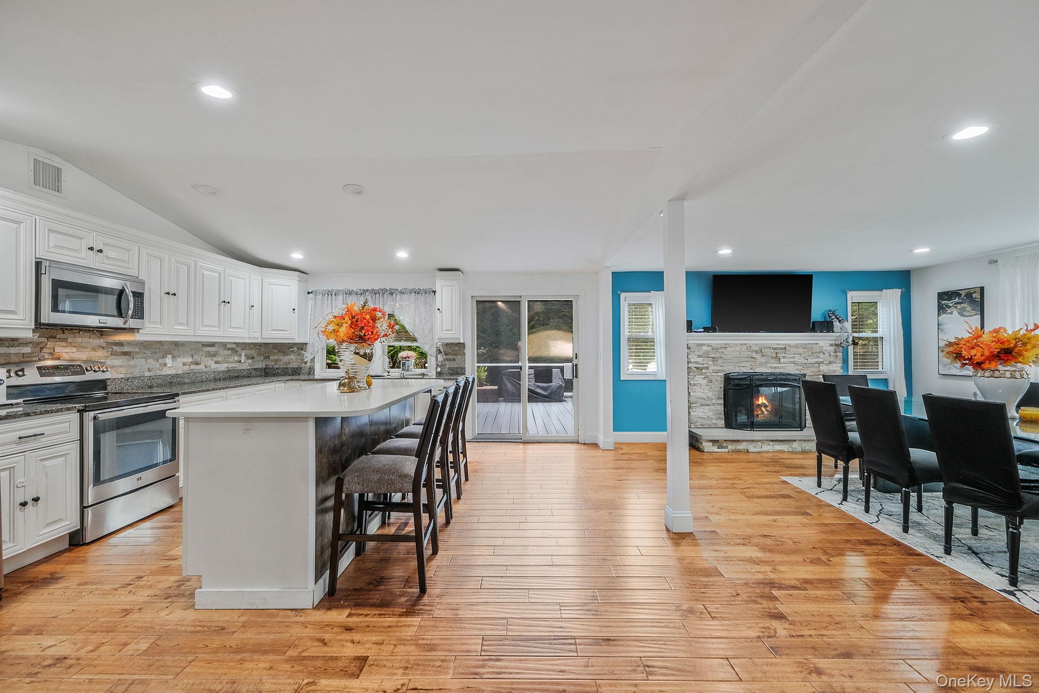 62 Bayside Avenue, Amity Harbor, NY 11701