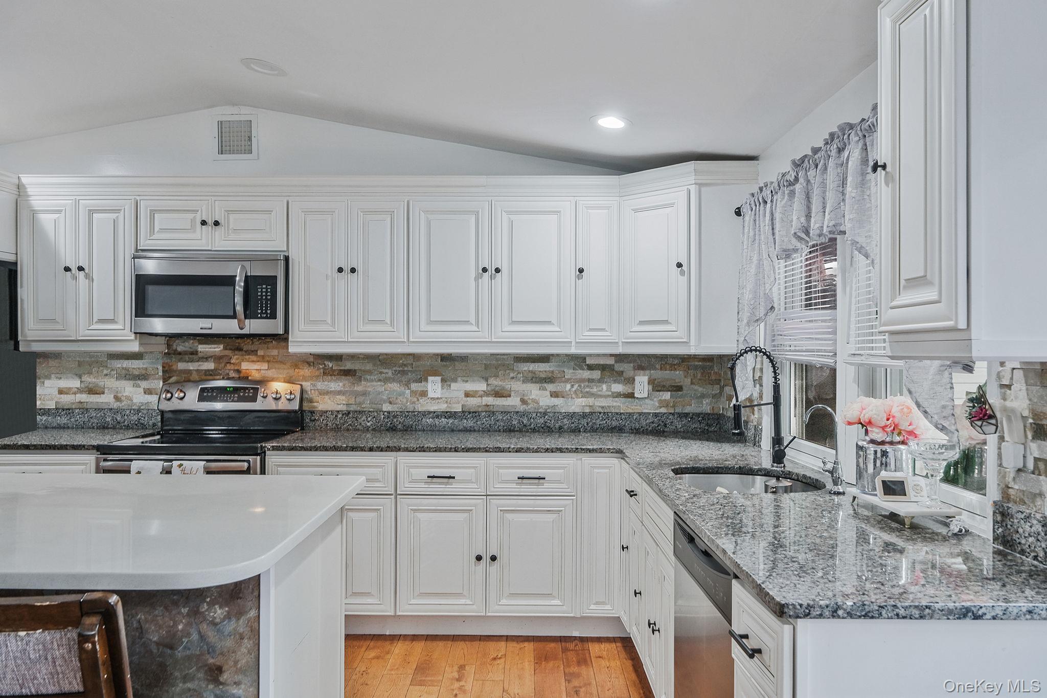 62 Bayside Avenue, Amity Harbor, NY 11701