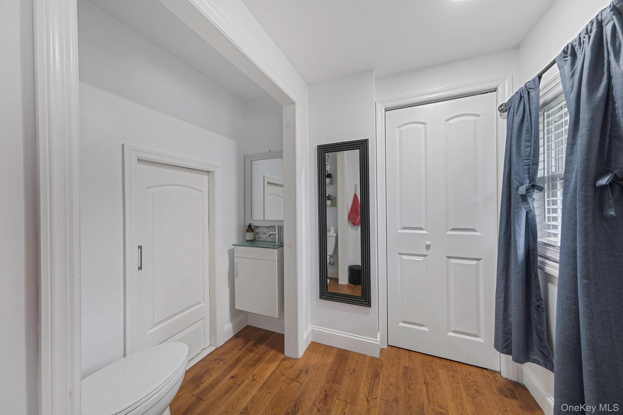 62 Bayside Avenue, Amity Harbor, NY 11701