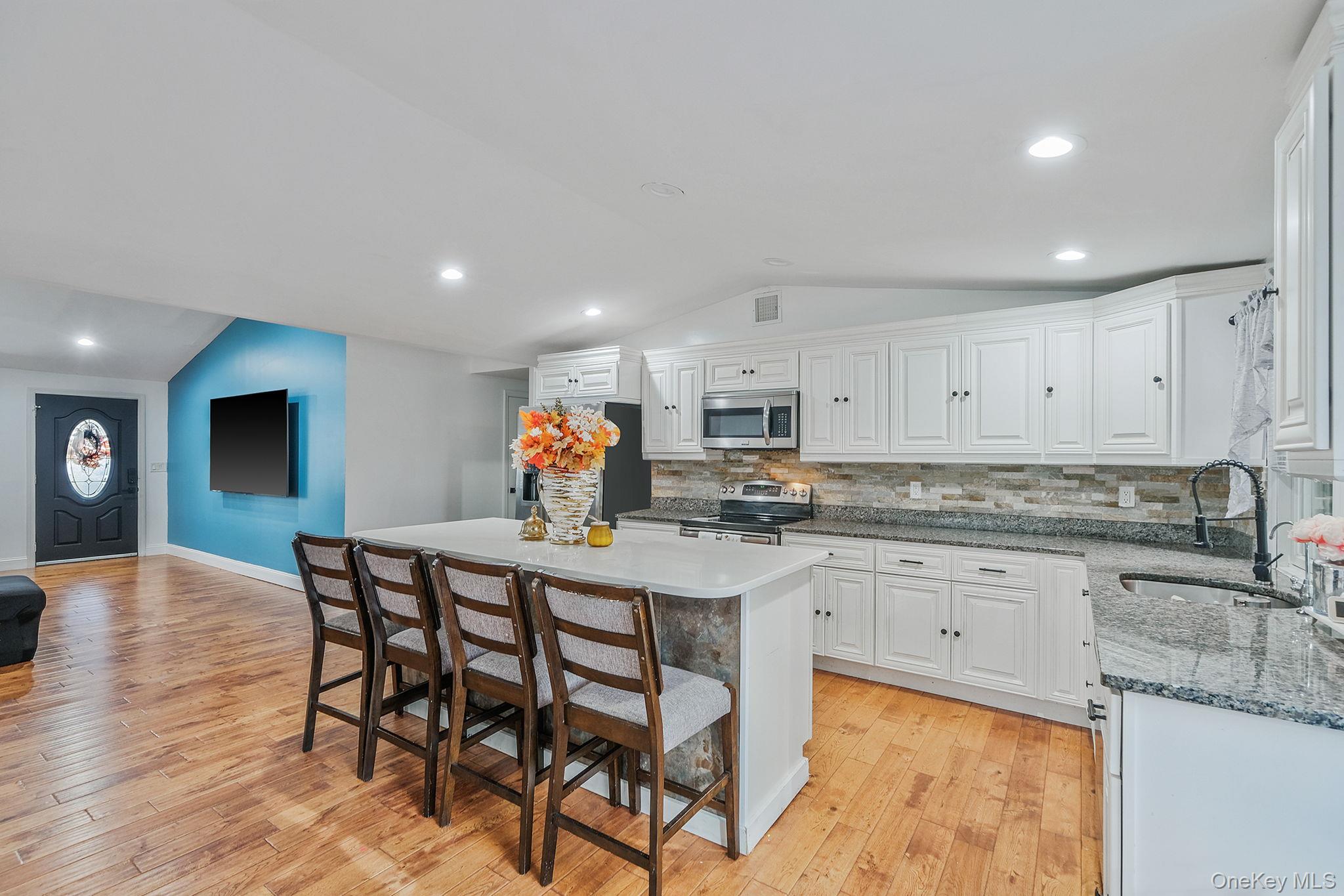 62 Bayside Avenue, Amity Harbor, NY 11701