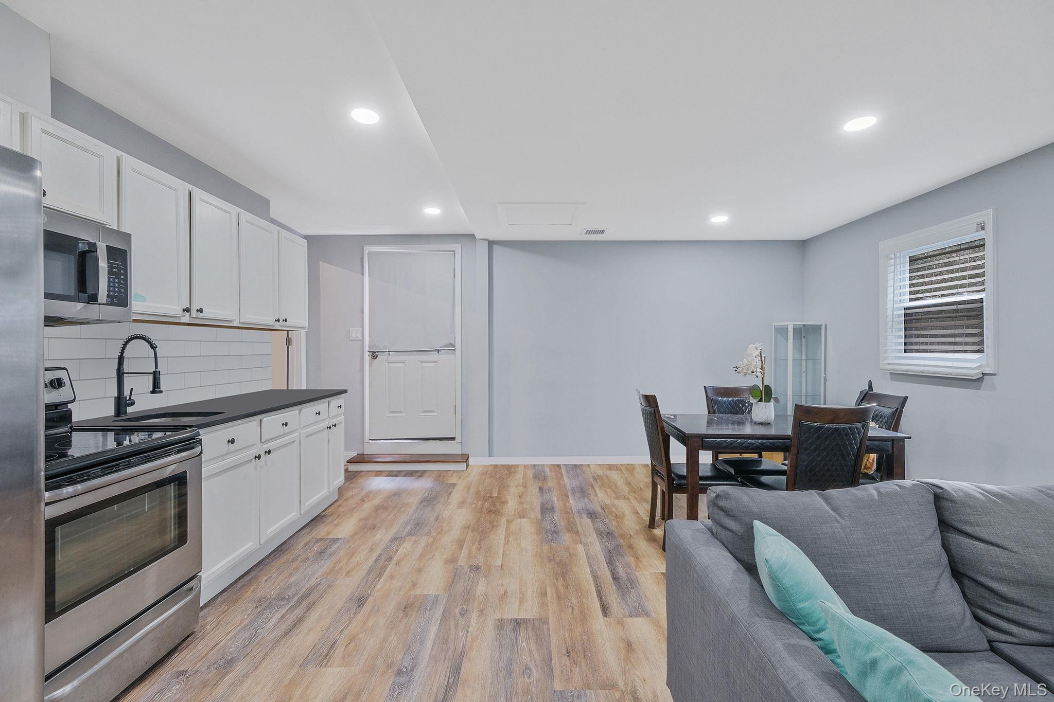 62 Bayside Avenue, Amity Harbor, NY 11701