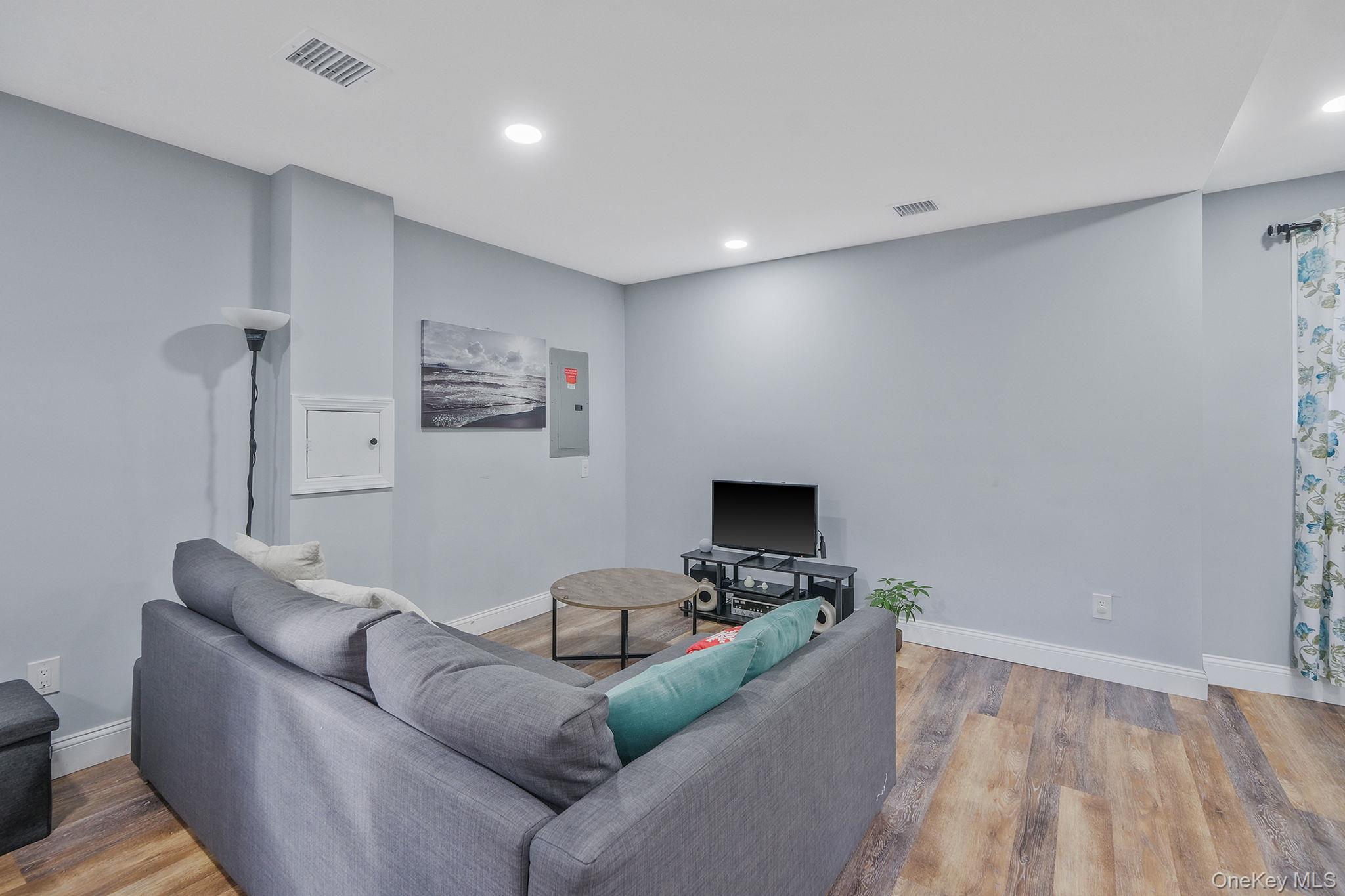 62 Bayside Avenue, Amity Harbor, NY 11701