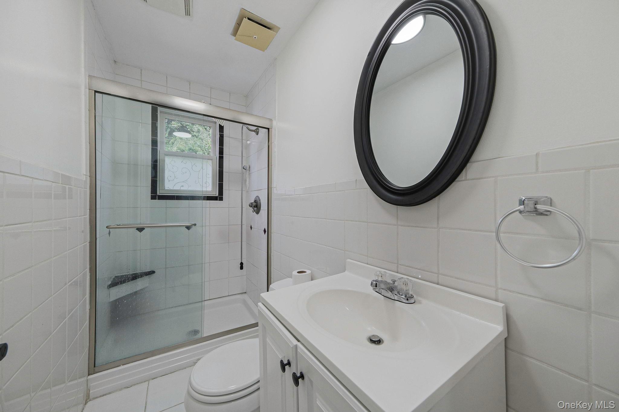 62 Bayside Avenue, Amity Harbor, NY 11701