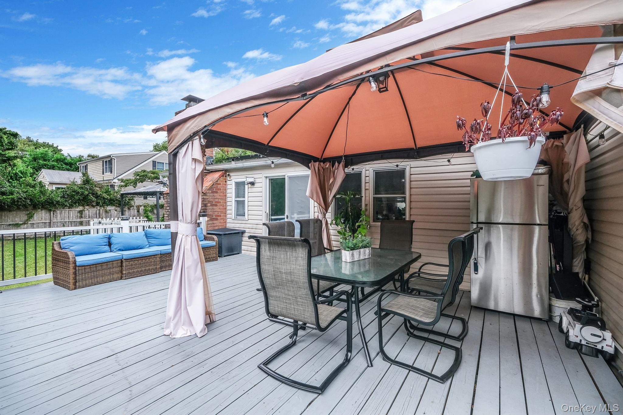 62 Bayside Avenue, Amity Harbor, NY 11701