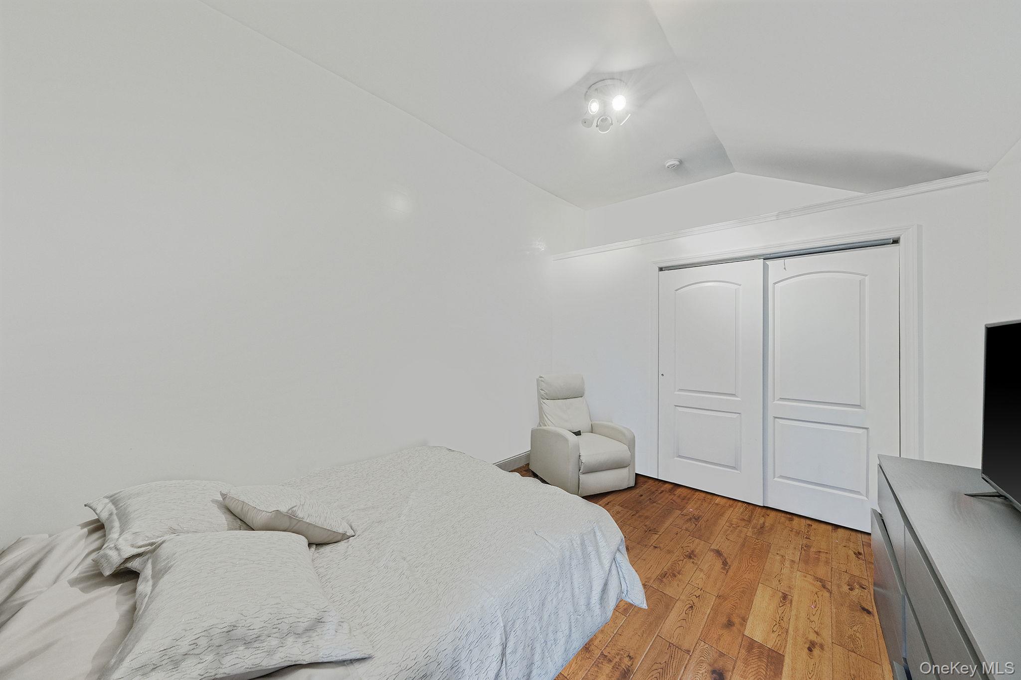 62 Bayside Avenue, Amity Harbor, NY 11701