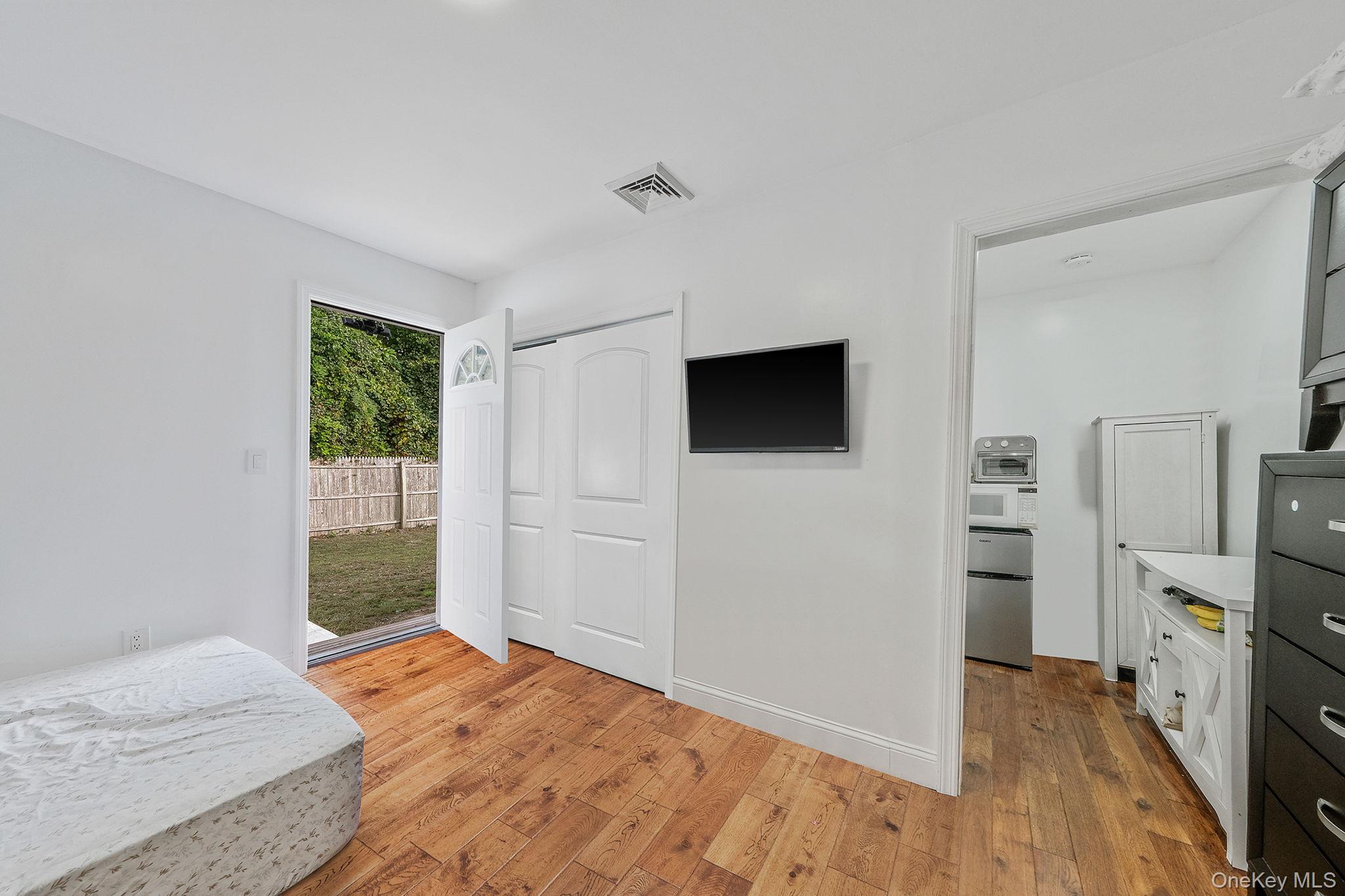 62 Bayside Avenue, Amity Harbor, NY 11701