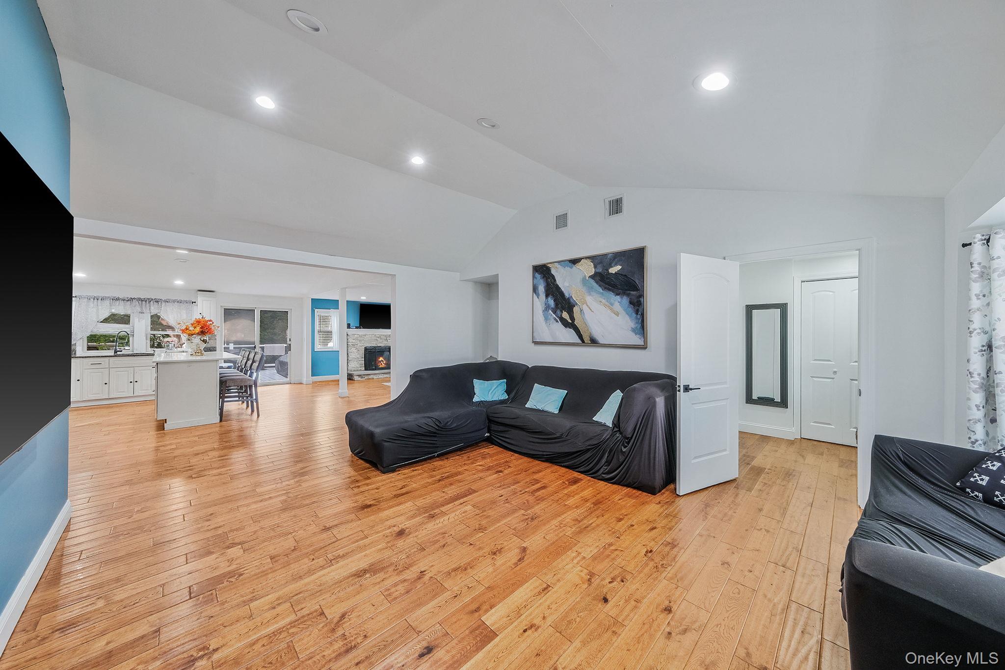 62 Bayside Avenue, Amity Harbor, NY 11701