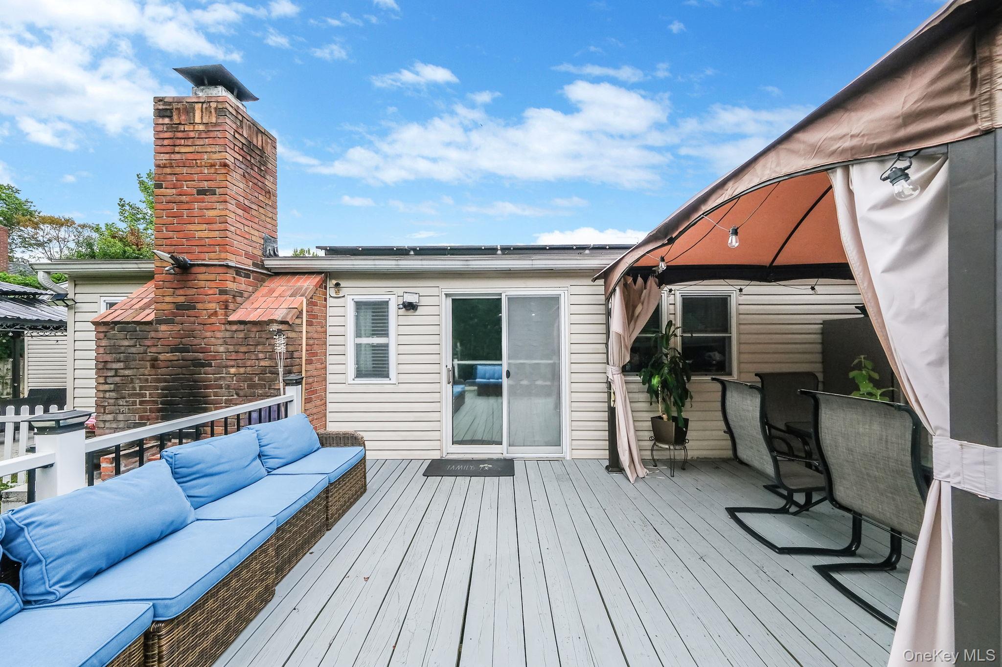 62 Bayside Avenue, Amity Harbor, NY 11701