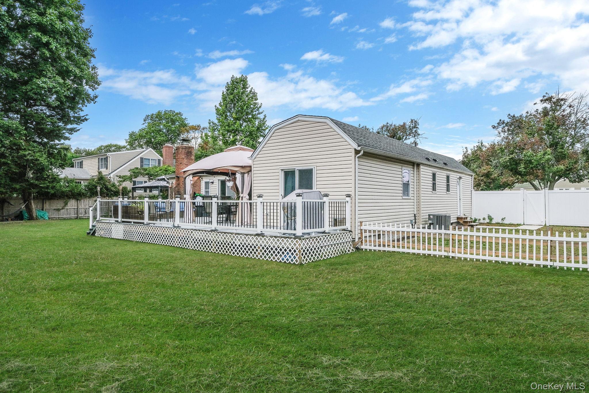 62 Bayside Avenue, Amity Harbor, NY 11701