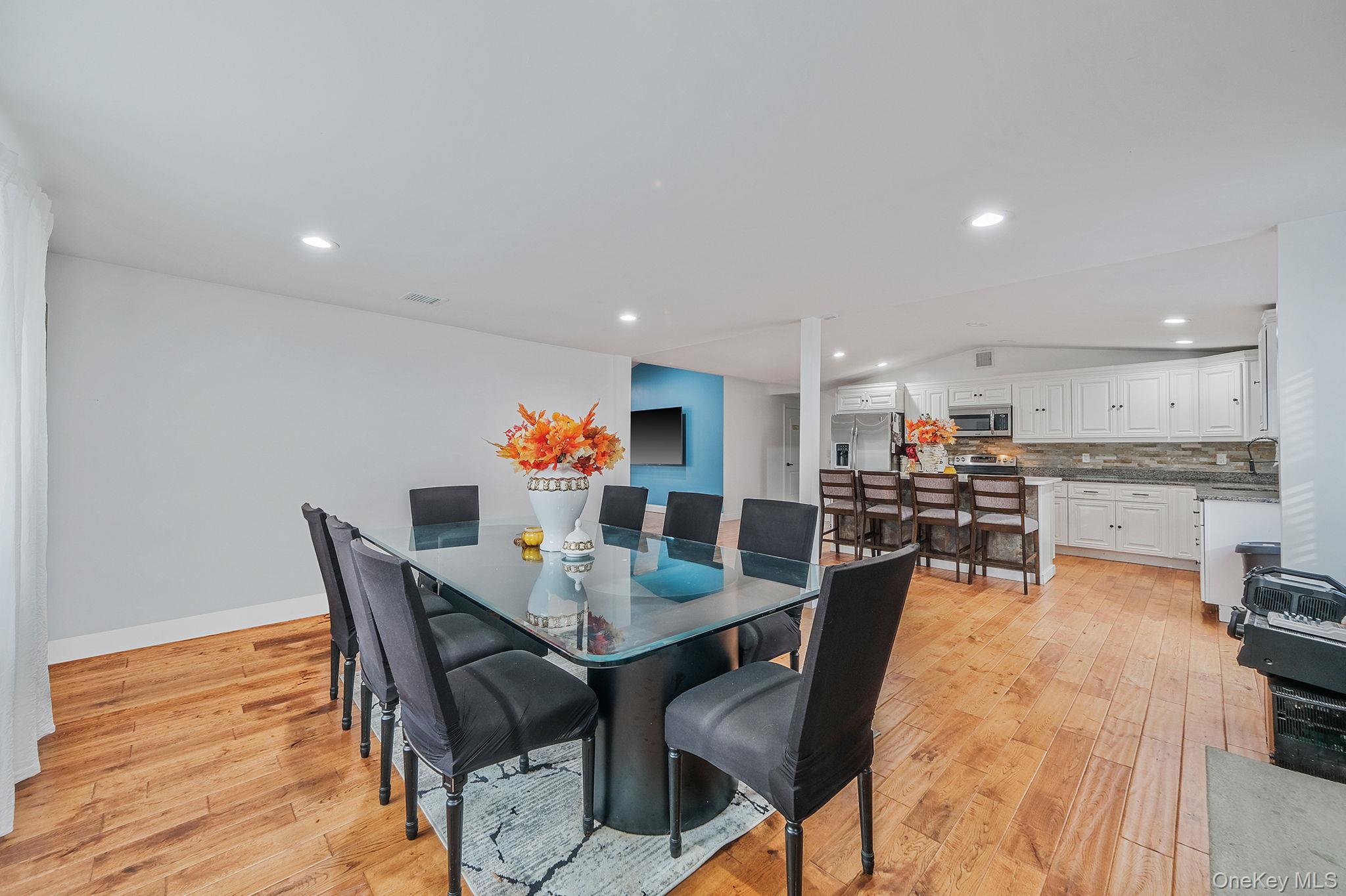 62 Bayside Avenue, Amity Harbor, NY 11701