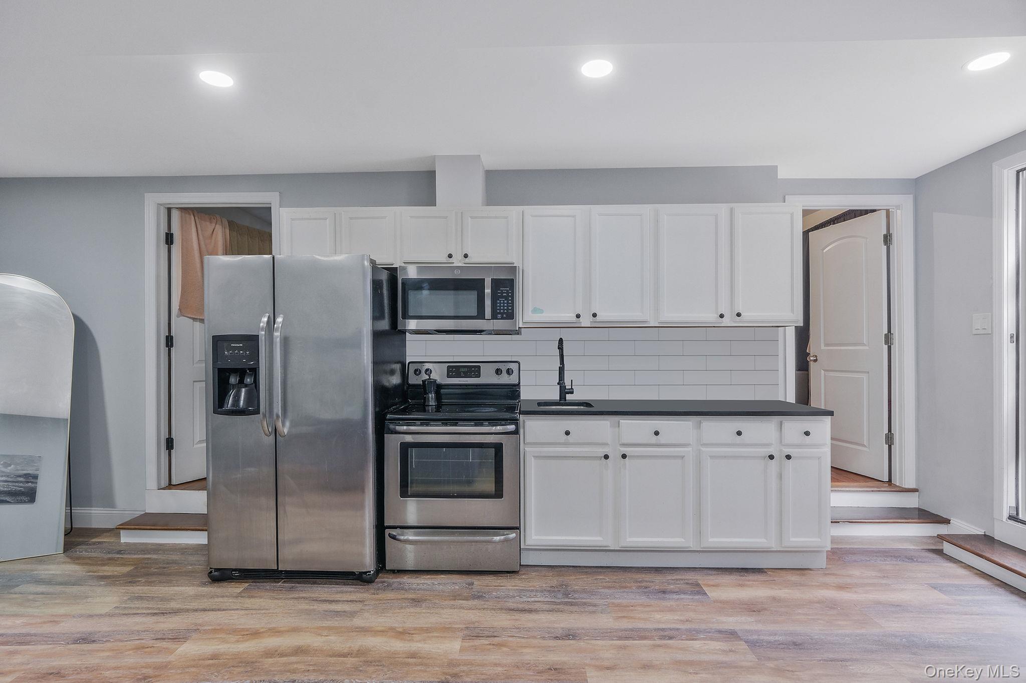 62 Bayside Avenue, Amity Harbor, NY 11701