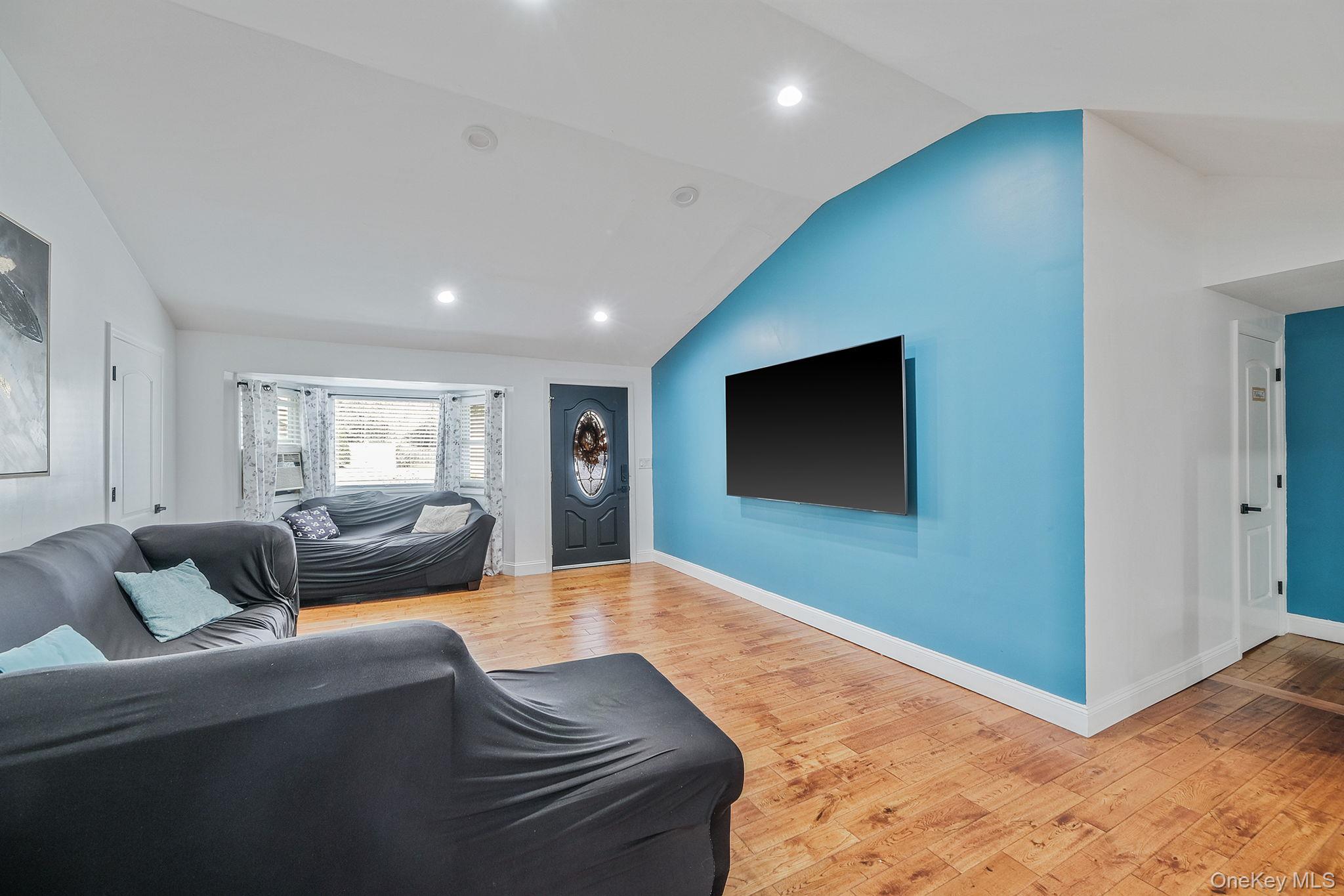 62 Bayside Avenue, Amity Harbor, NY 11701