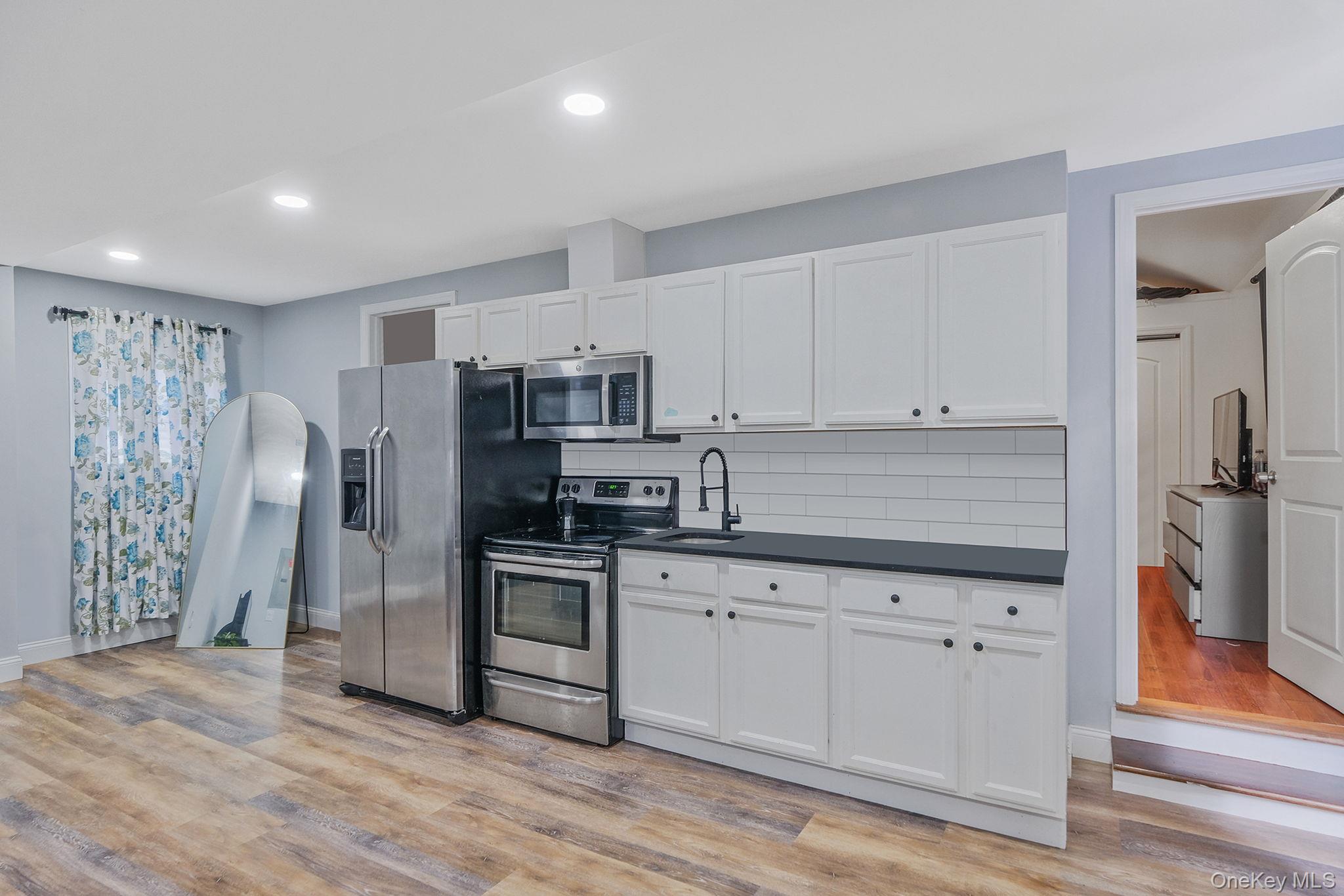 62 Bayside Avenue, Amity Harbor, NY 11701