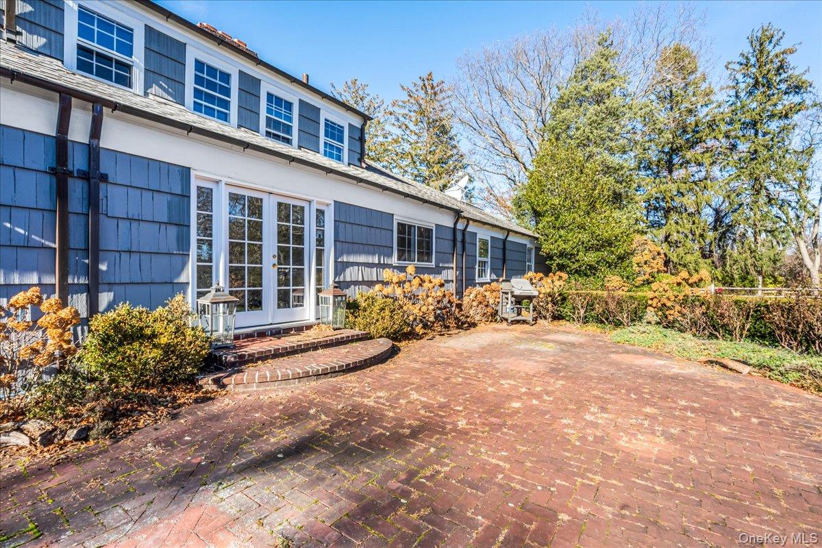 110 Hegemans Lane, Old Brookville, NY 11545