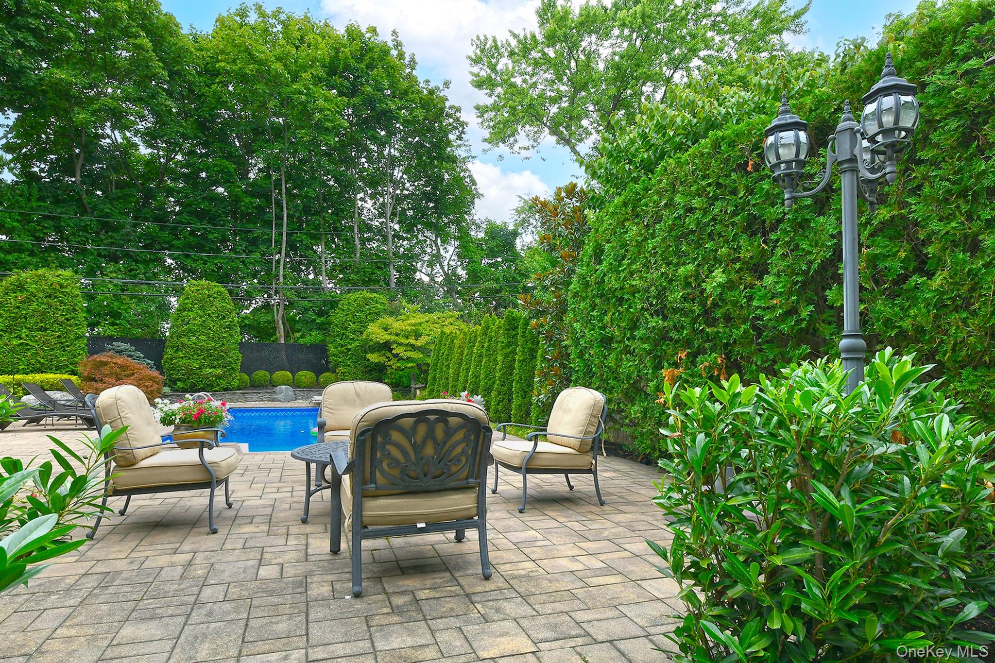 12 Pine Hollow Lane, Greenlawn, NY 11740