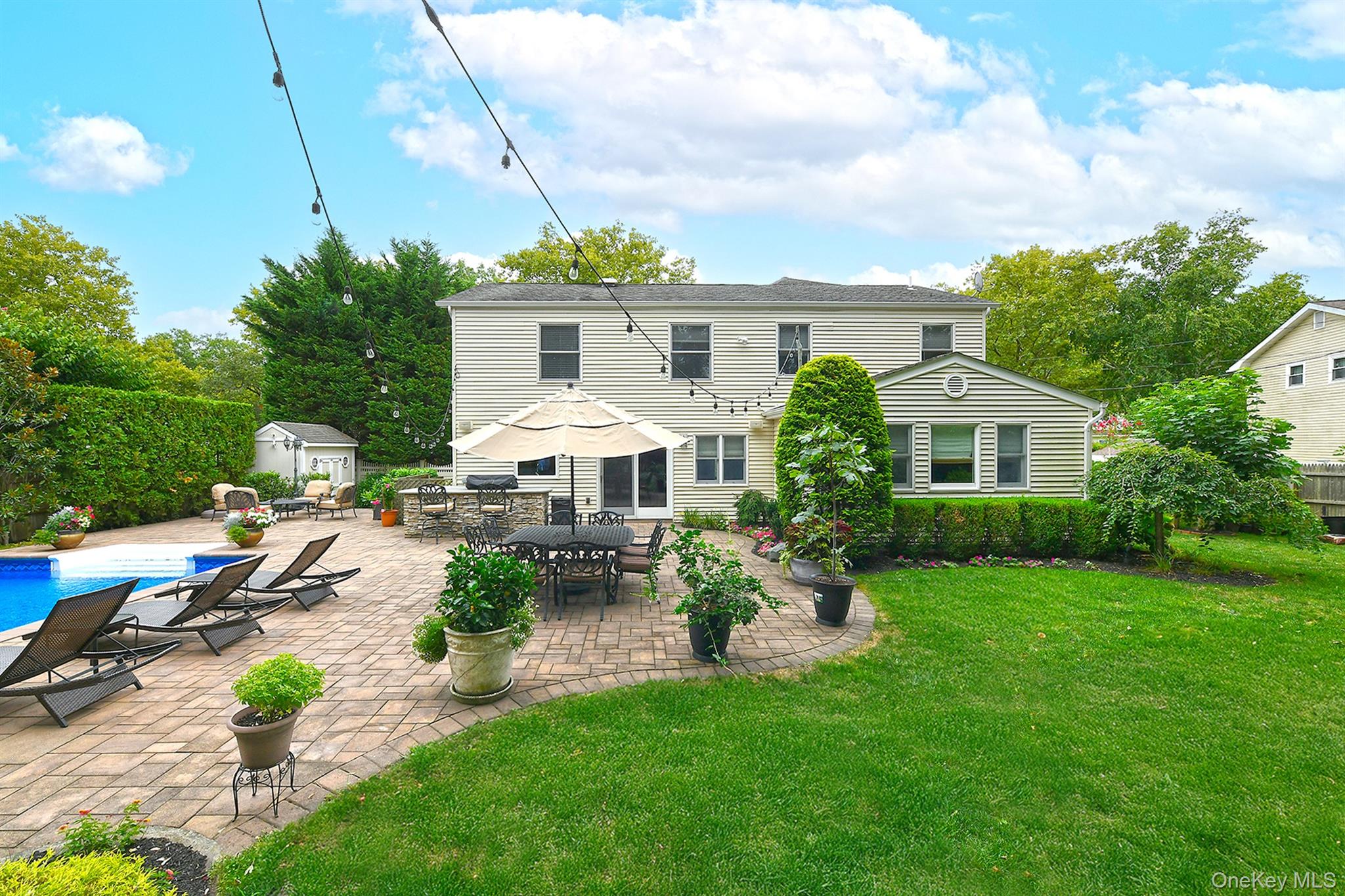 12 Pine Hollow Lane, Greenlawn, NY 11740