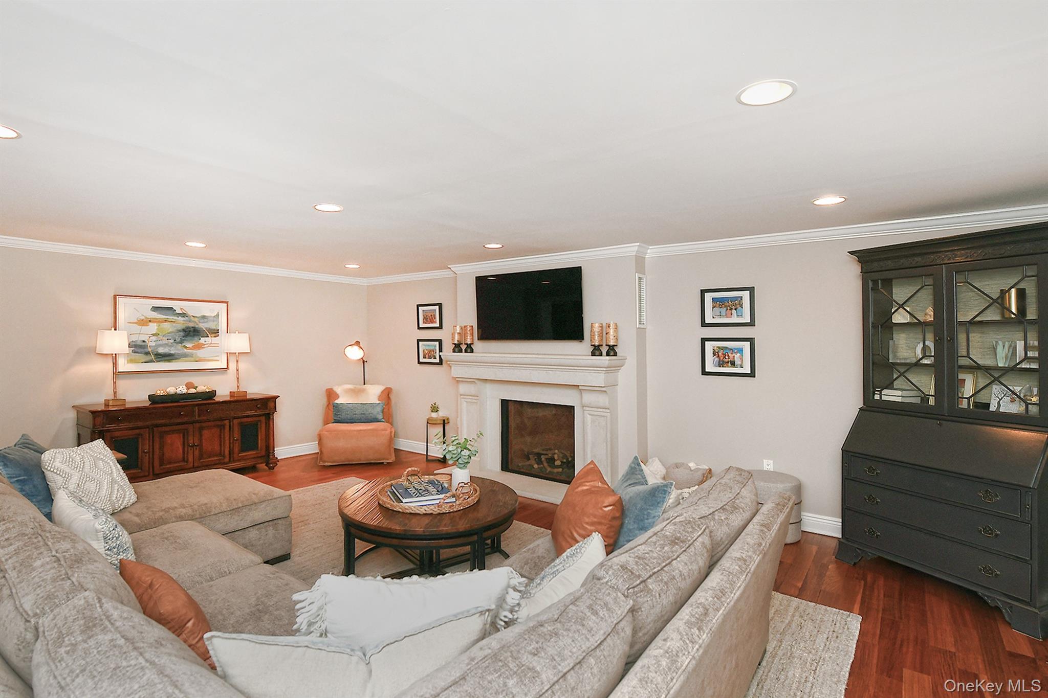 12 Pine Hollow Lane, Greenlawn, NY 11740