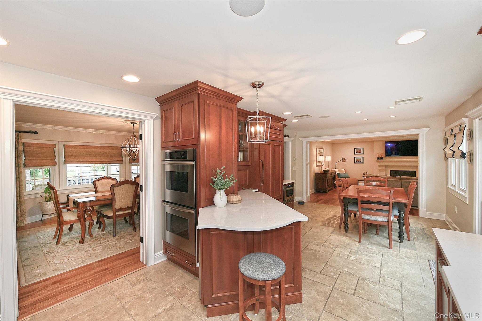 12 Pine Hollow Lane, Greenlawn, NY 11740