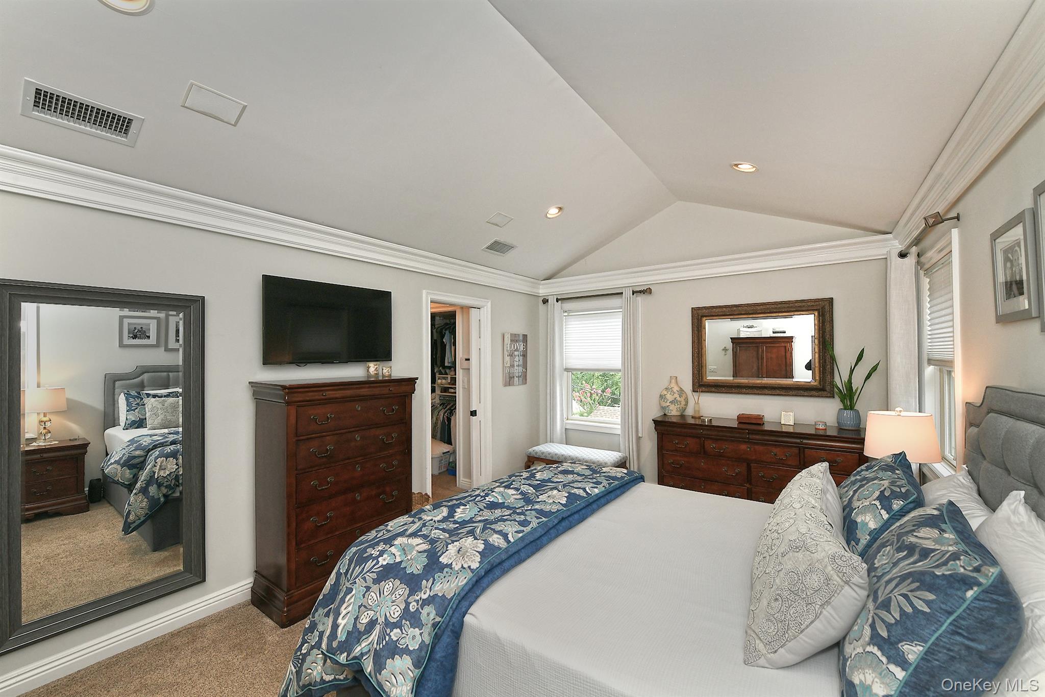 12 Pine Hollow Lane, Greenlawn, NY 11740