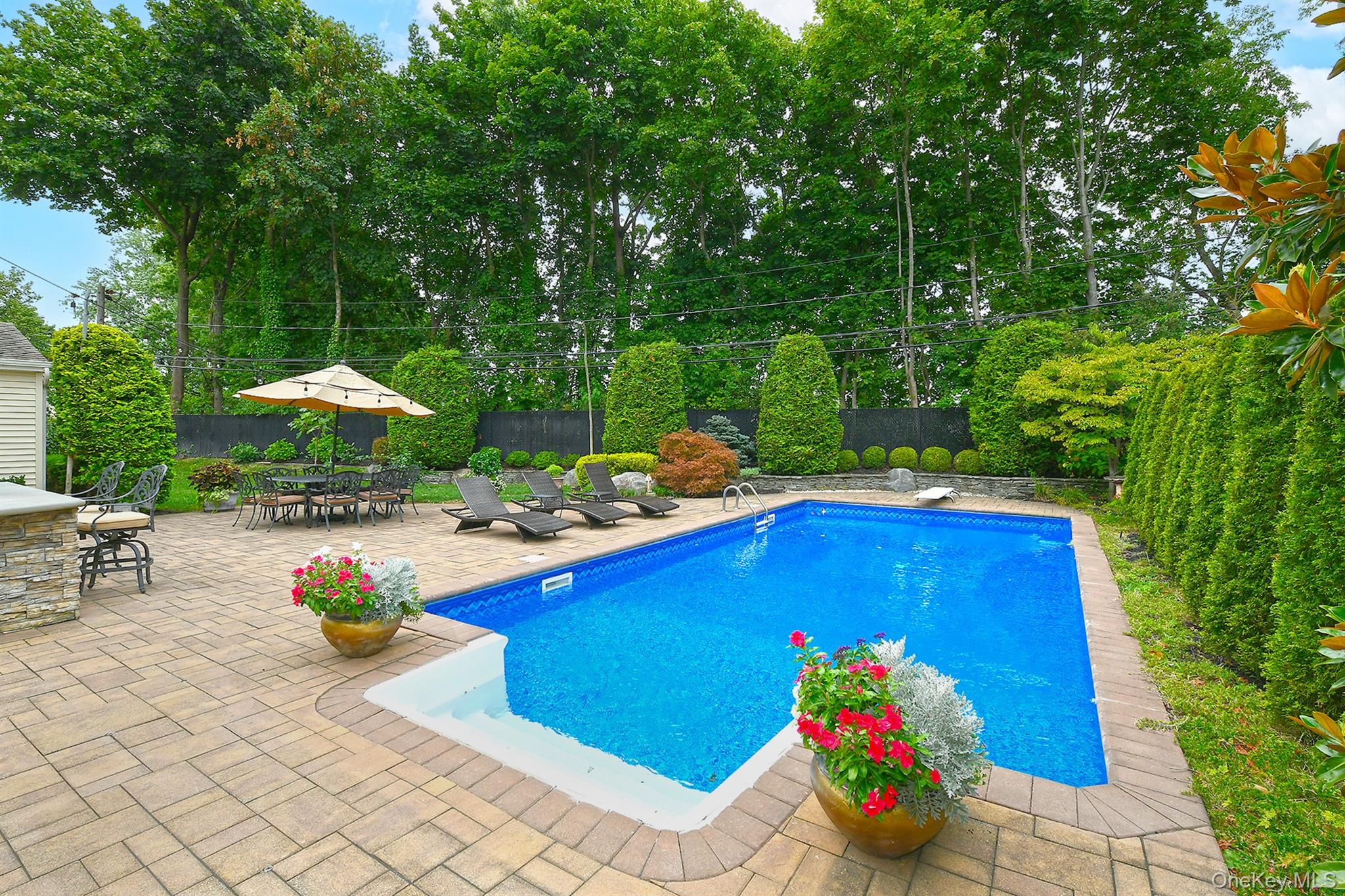 12 Pine Hollow Lane, Greenlawn, NY 11740