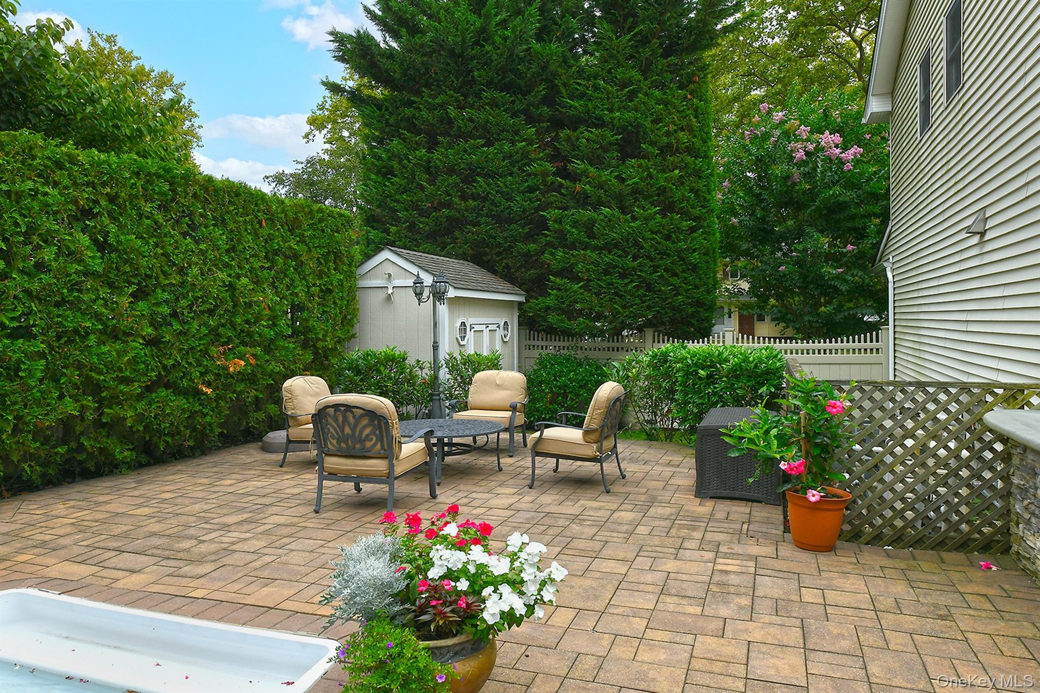 12 Pine Hollow Lane, Greenlawn, NY 11740