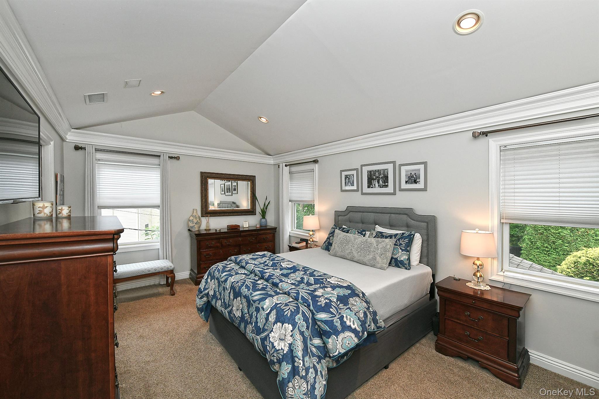 12 Pine Hollow Lane, Greenlawn, NY 11740