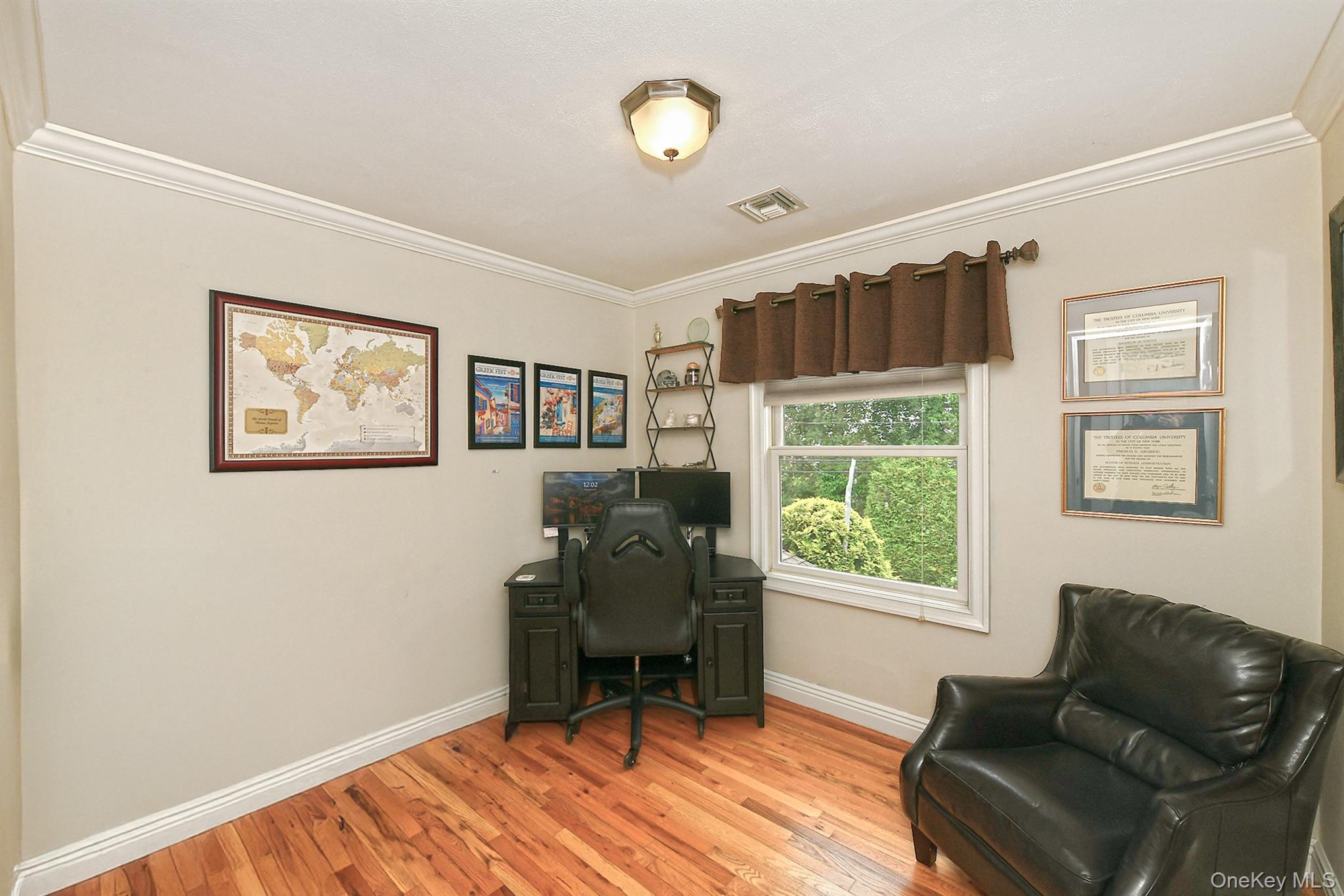 12 Pine Hollow Lane, Greenlawn, NY 11740