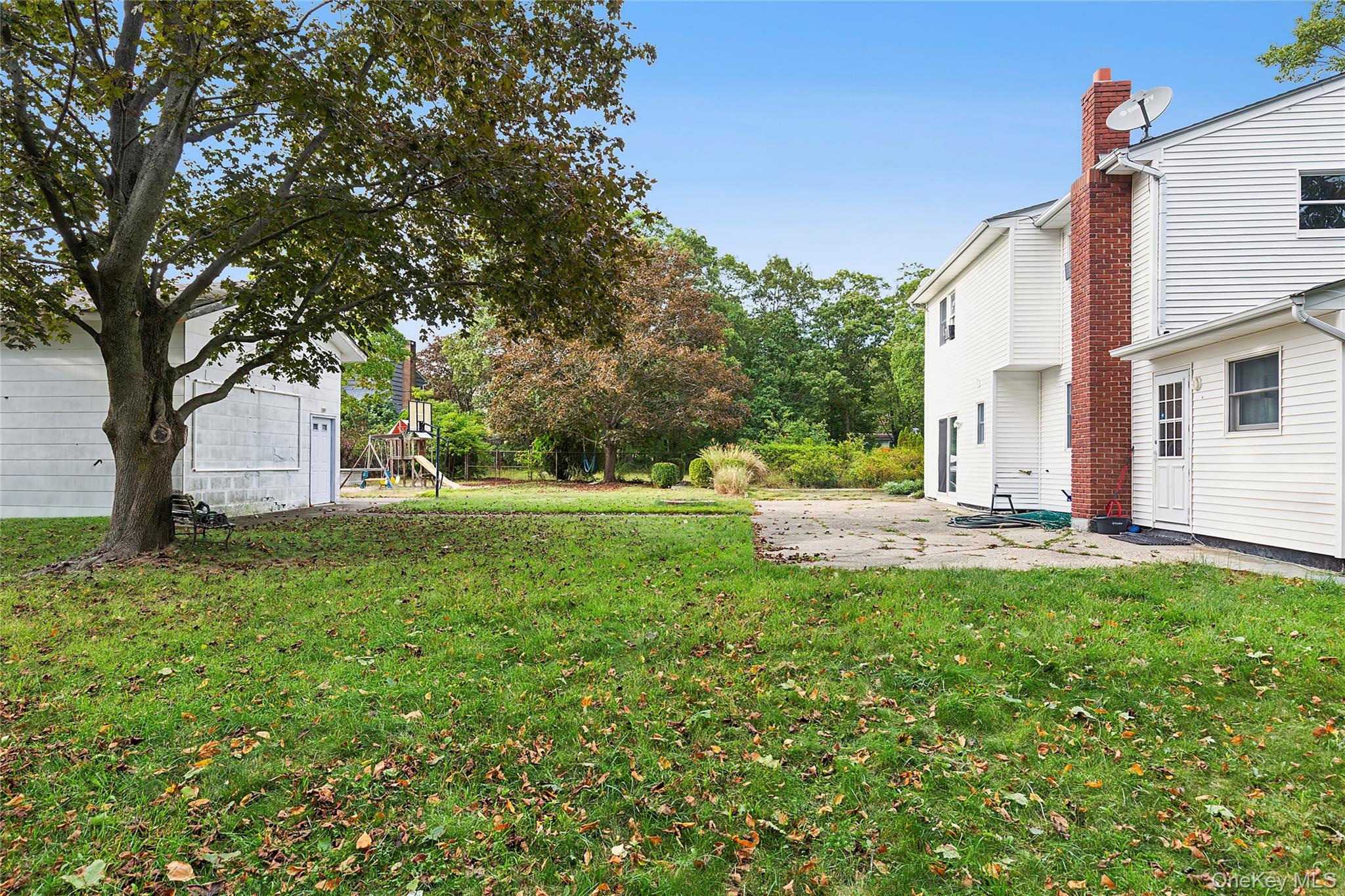 370 Blue Point Road, Farmingville, NY 11738