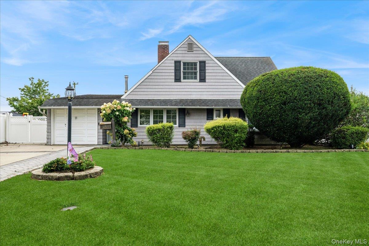 11 Tardy Lane N, Wantagh, NY 11793