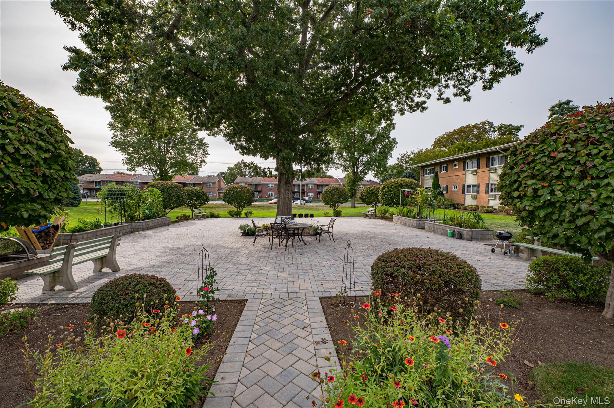 742 Deer Park Avenue # 8A, North Babylon, NY 11703