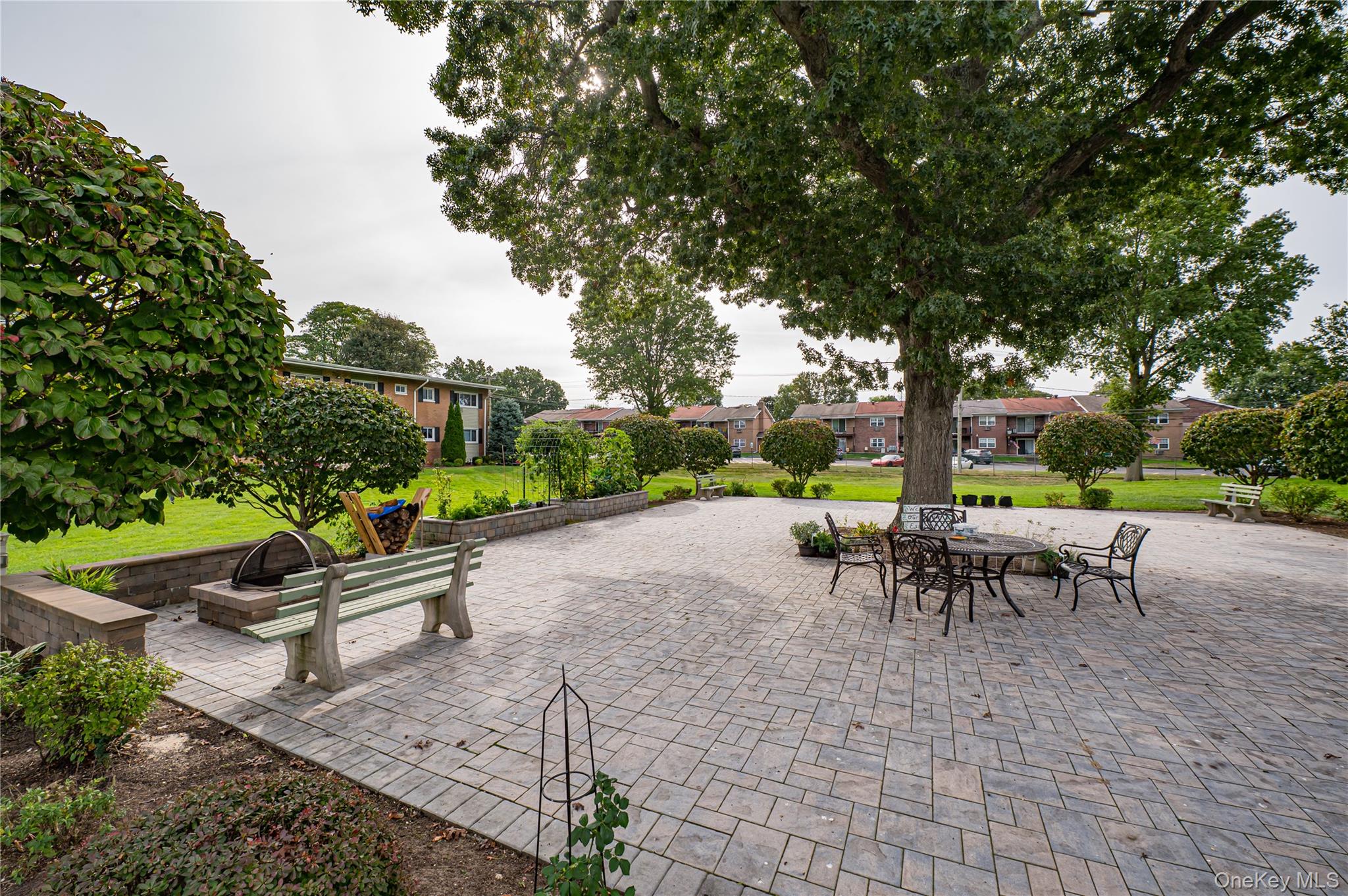 742 Deer Park Avenue # 8A, North Babylon, NY 11703