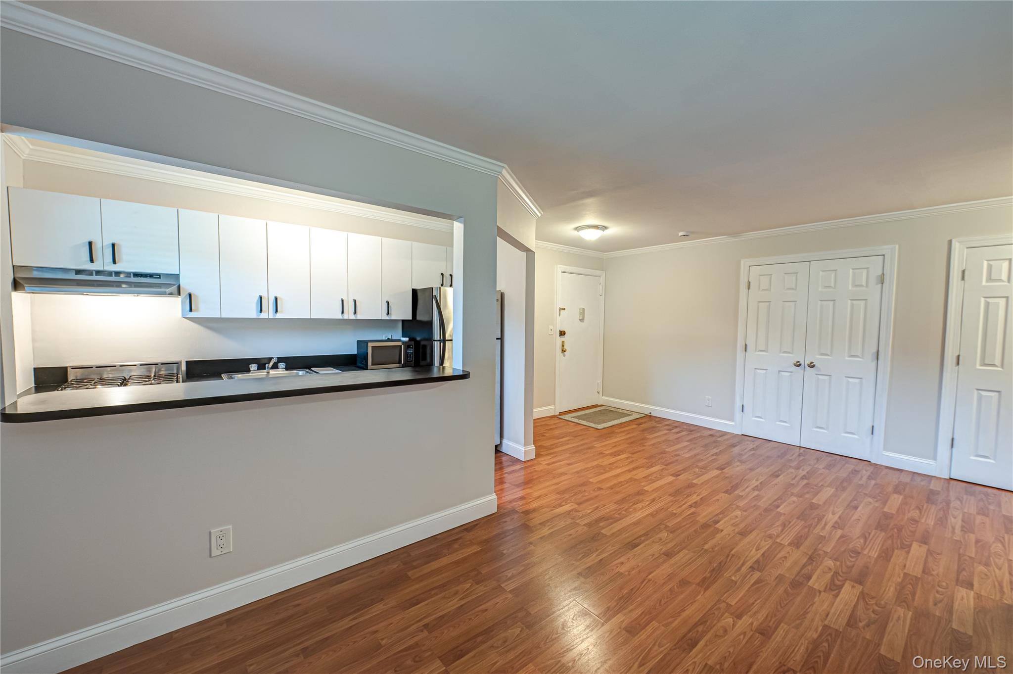 742 Deer Park Avenue # 8A, North Babylon, NY 11703