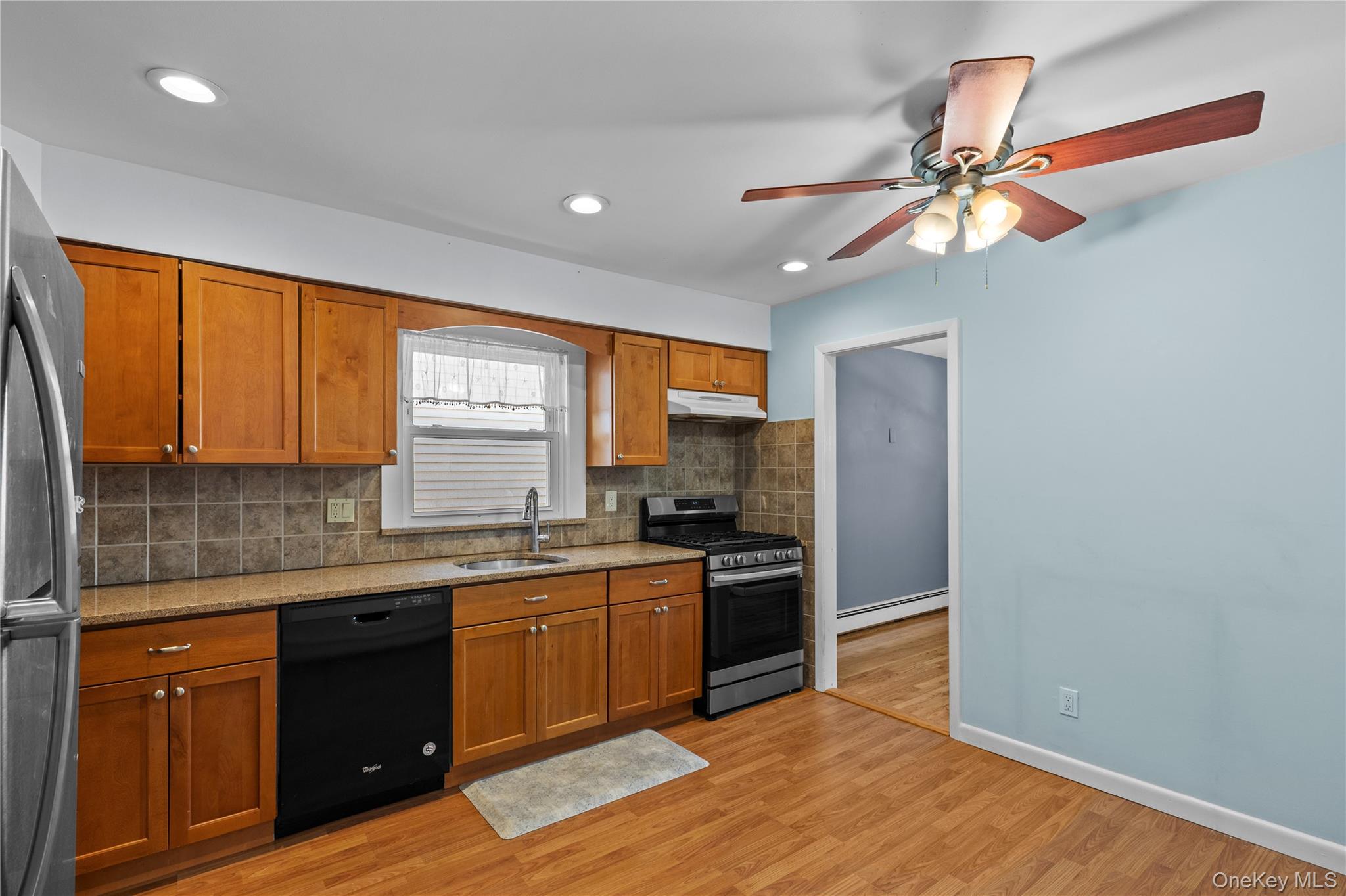 538 W Hudson St, Long Beach, NY 11561