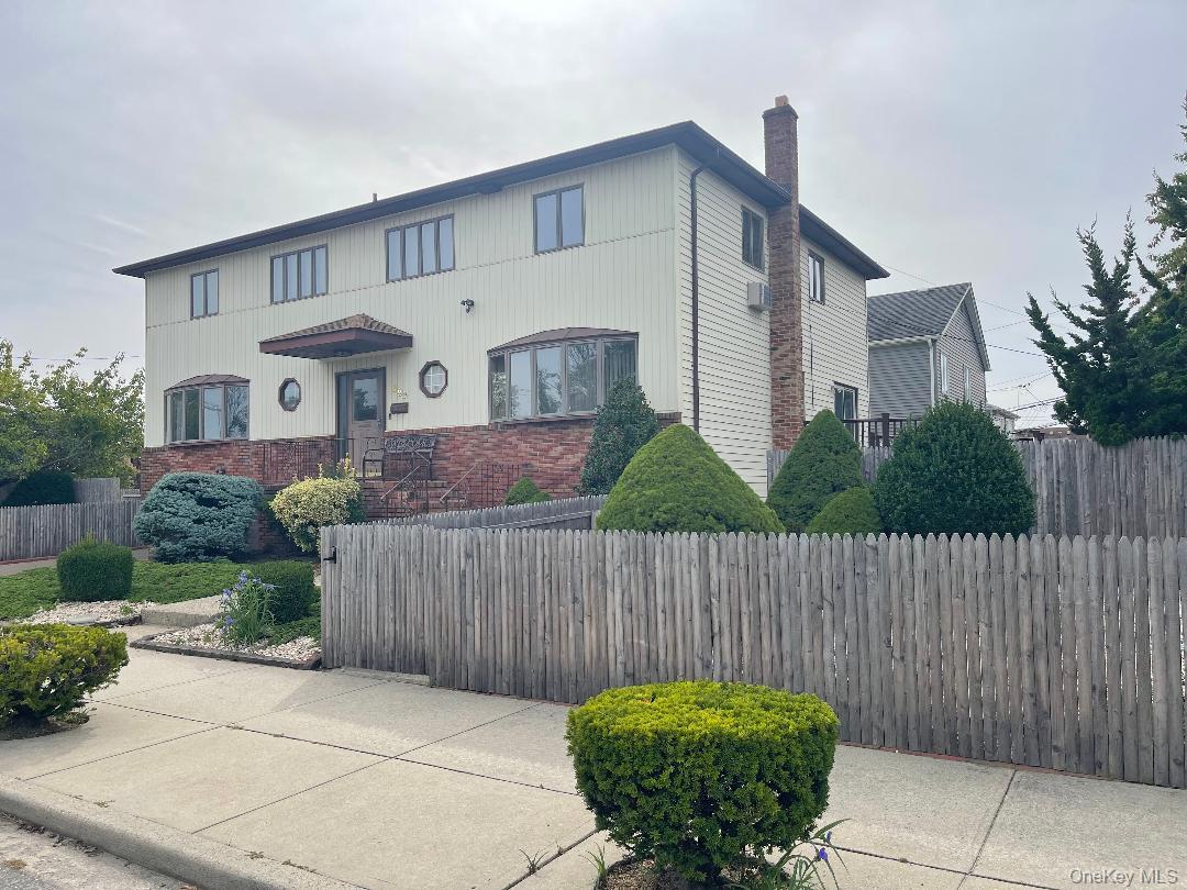 580 E Pine Street, Long Beach, NY 11561