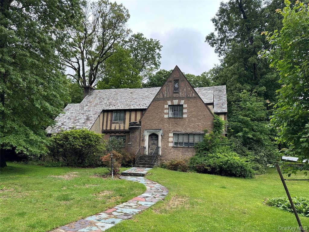 2 Rochelle Road, Larchmont, NY 10538