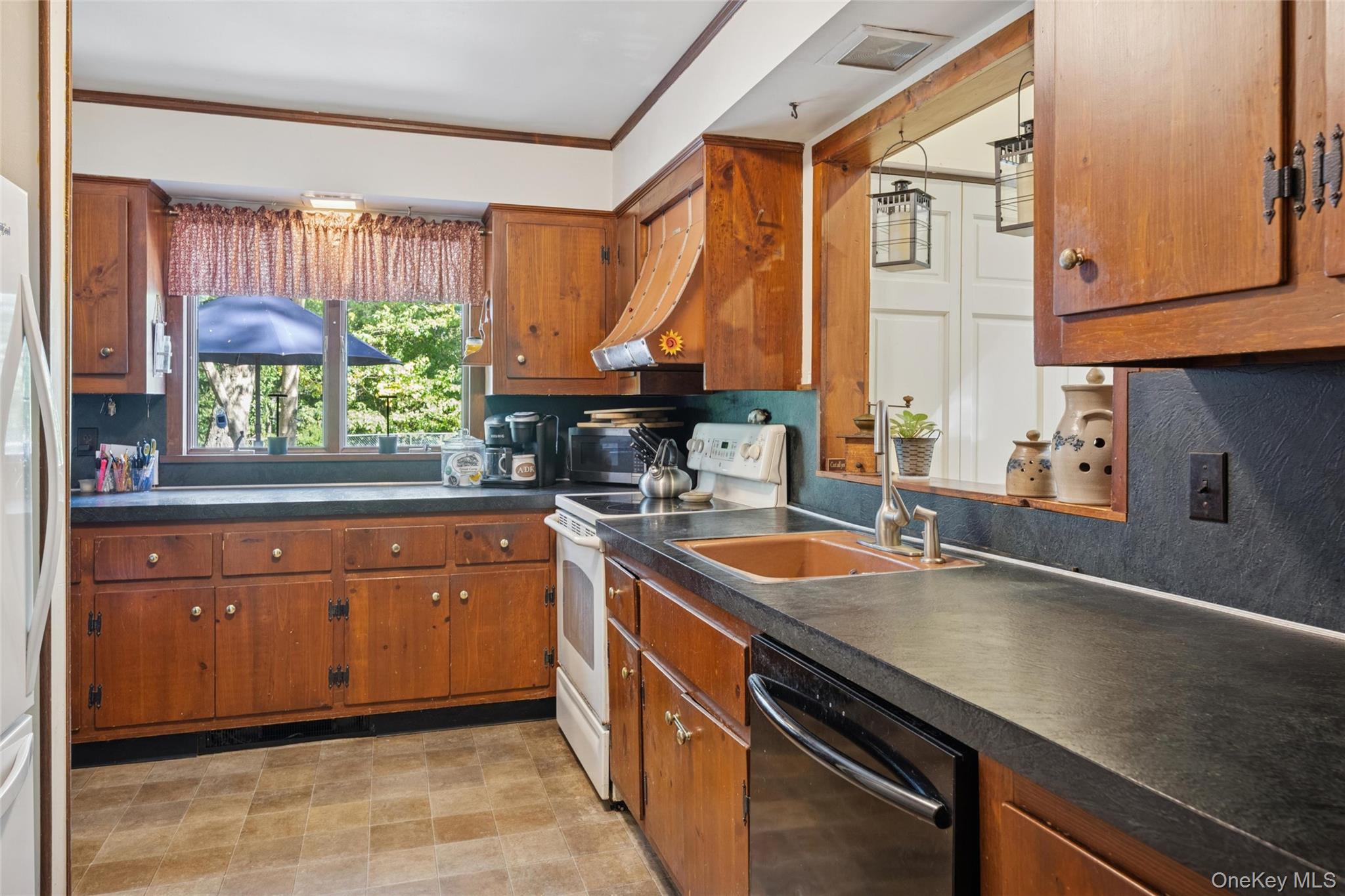 1420 Laurelwood Drive, Laurel, NY 11948