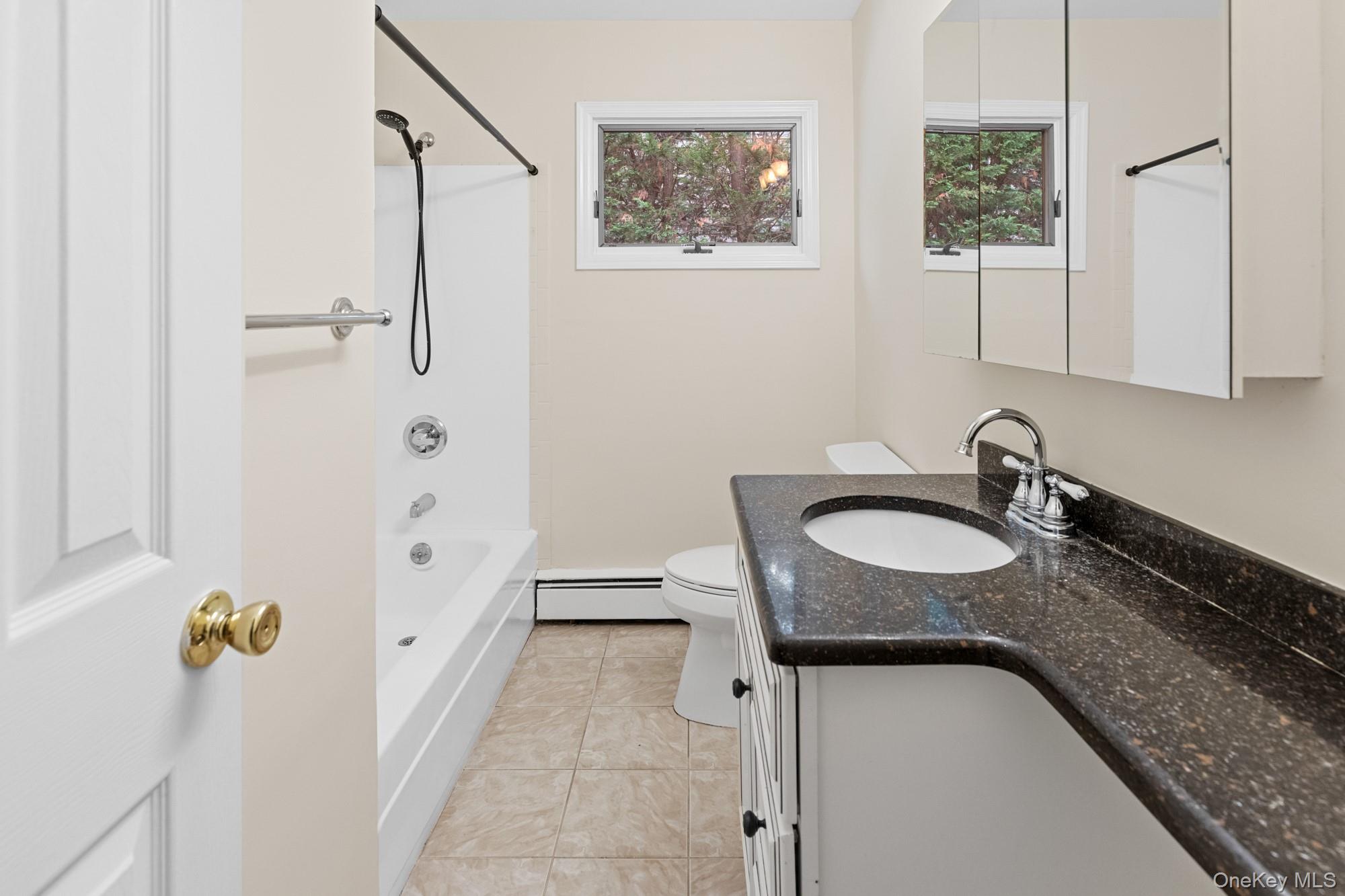 39 Wellington Avenue, Deer Park, NY 11729