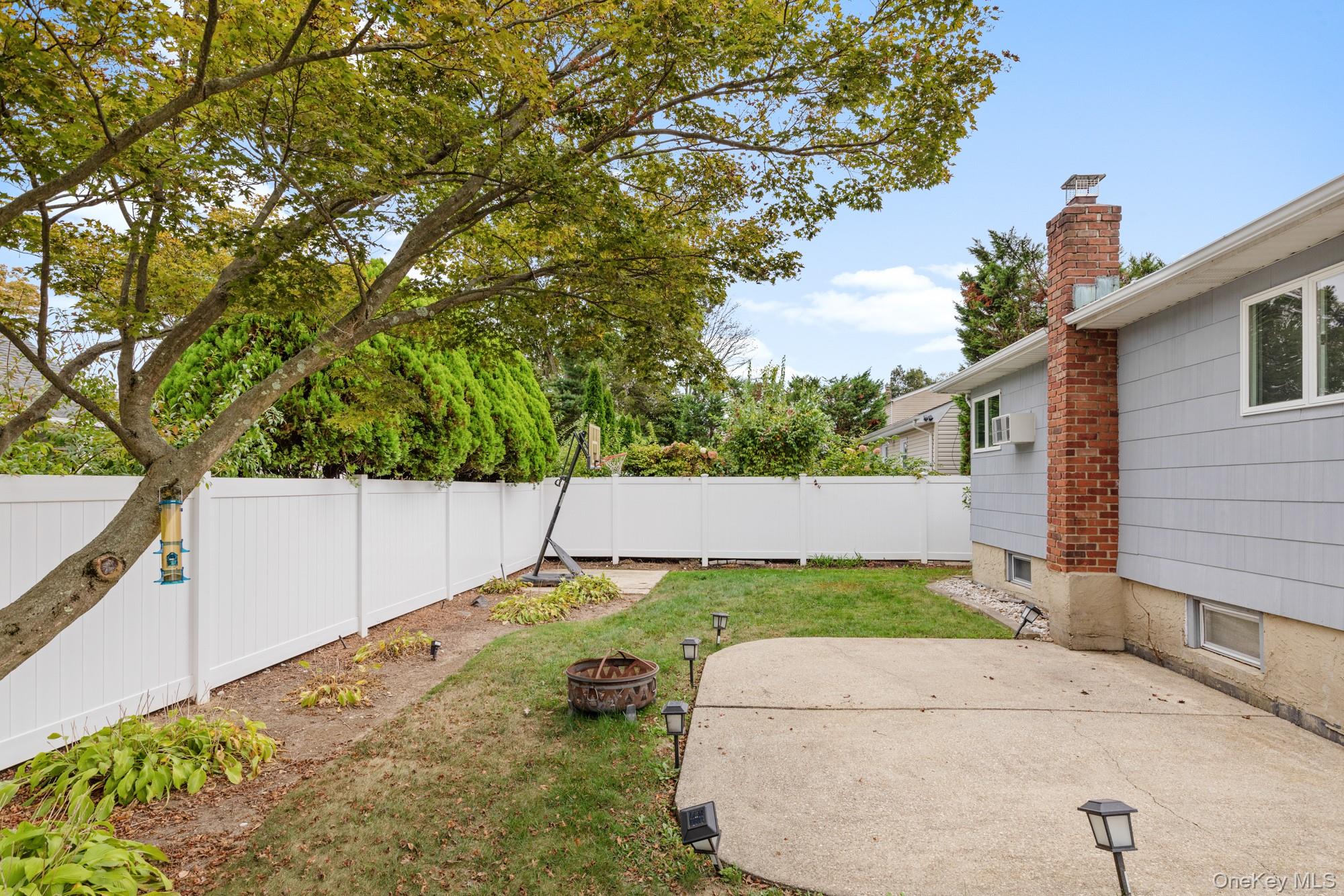 39 Wellington Avenue, Deer Park, NY 11729