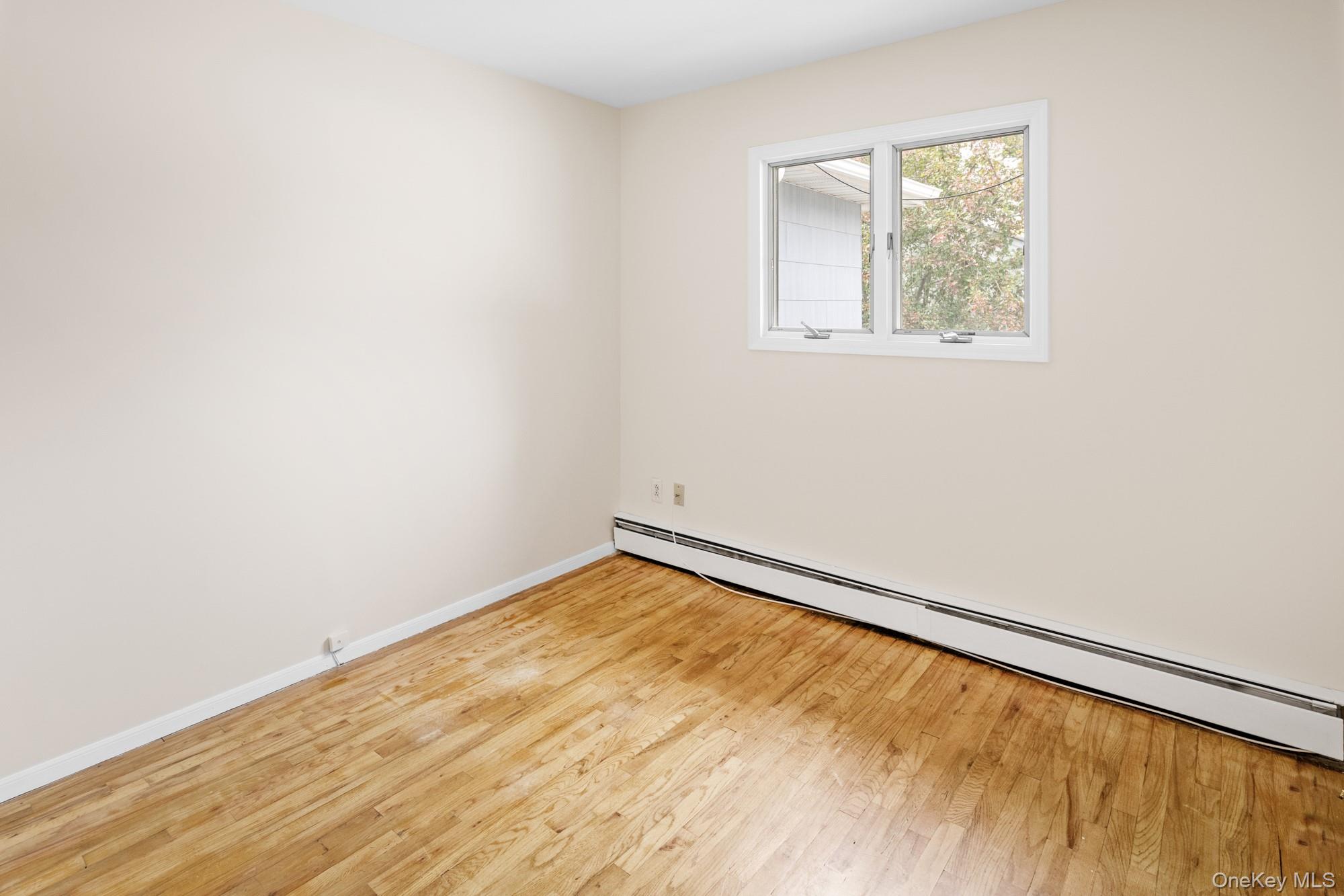 39 Wellington Avenue, Deer Park, NY 11729