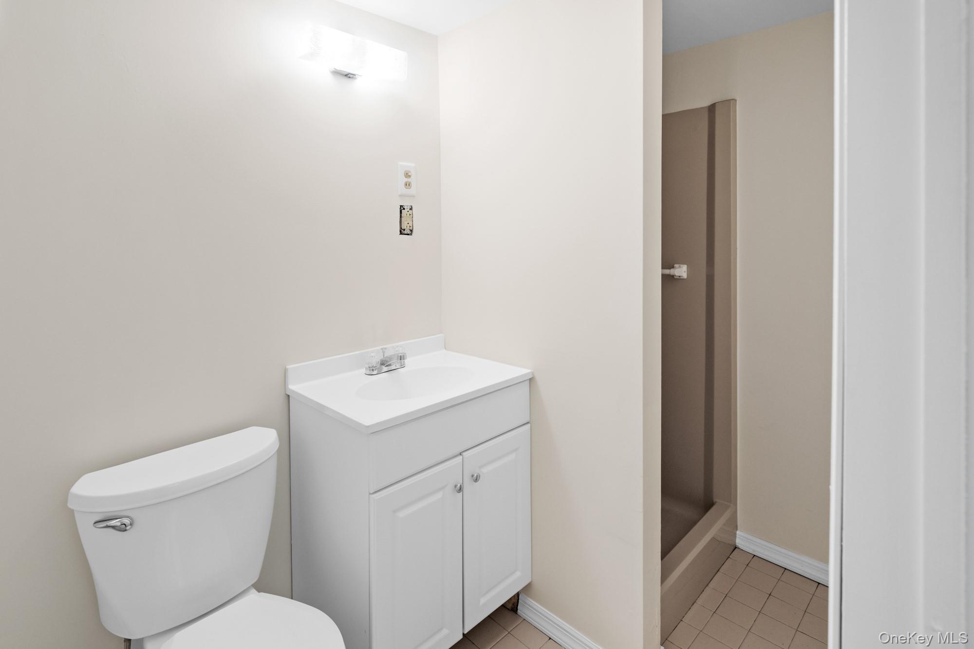 39 Wellington Avenue, Deer Park, NY 11729