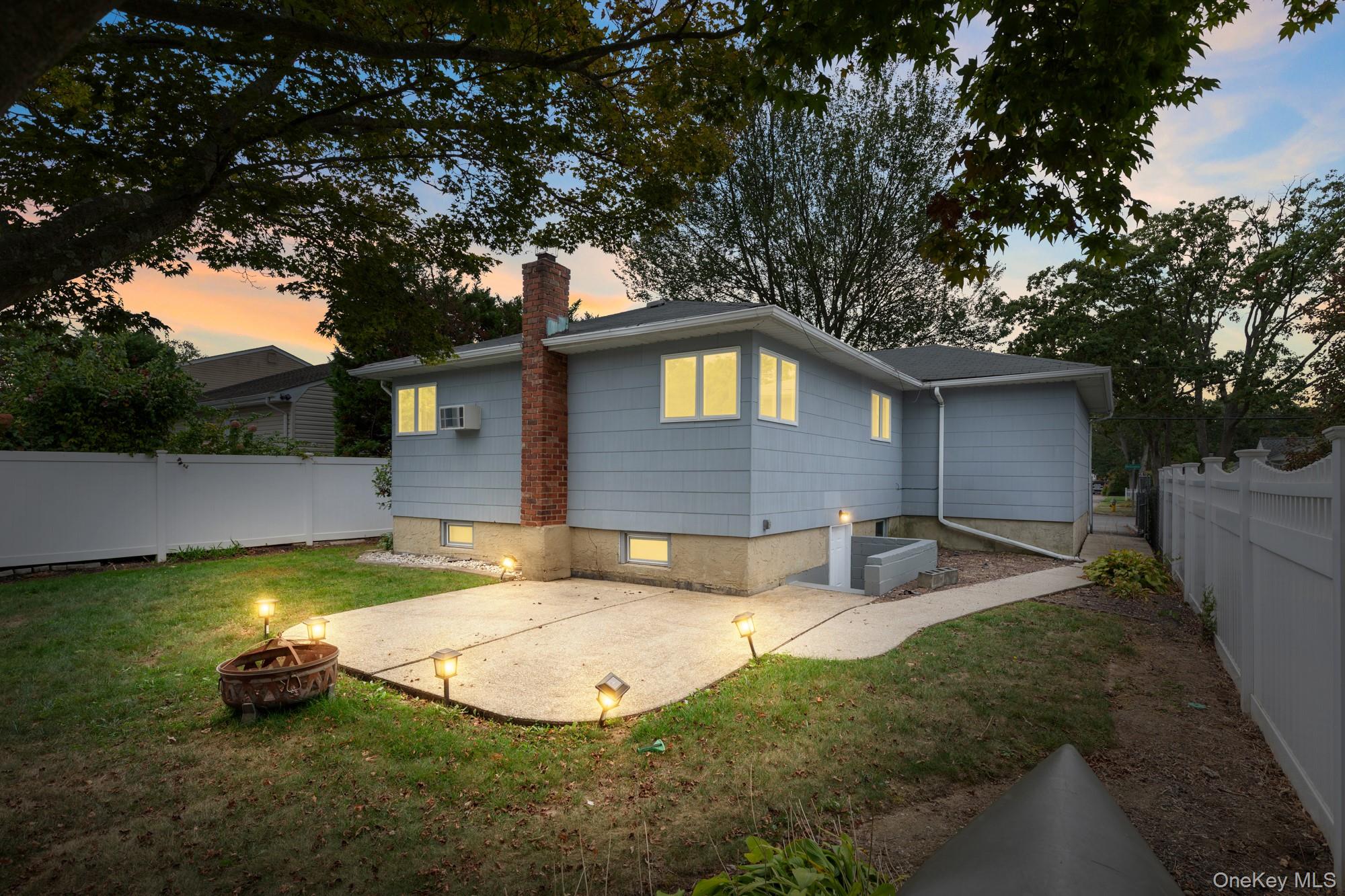 39 Wellington Avenue, Deer Park, NY 11729