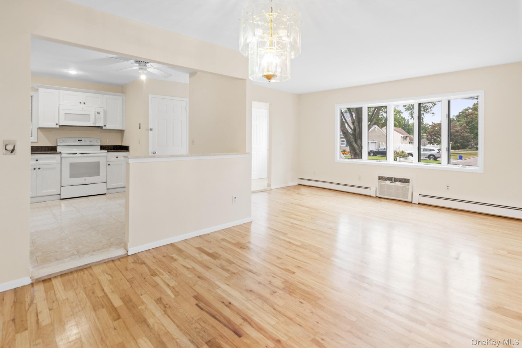 39 Wellington Avenue, Deer Park, NY 11729