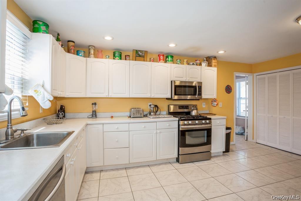 29 Robert Street, Patchogue, NY 11772