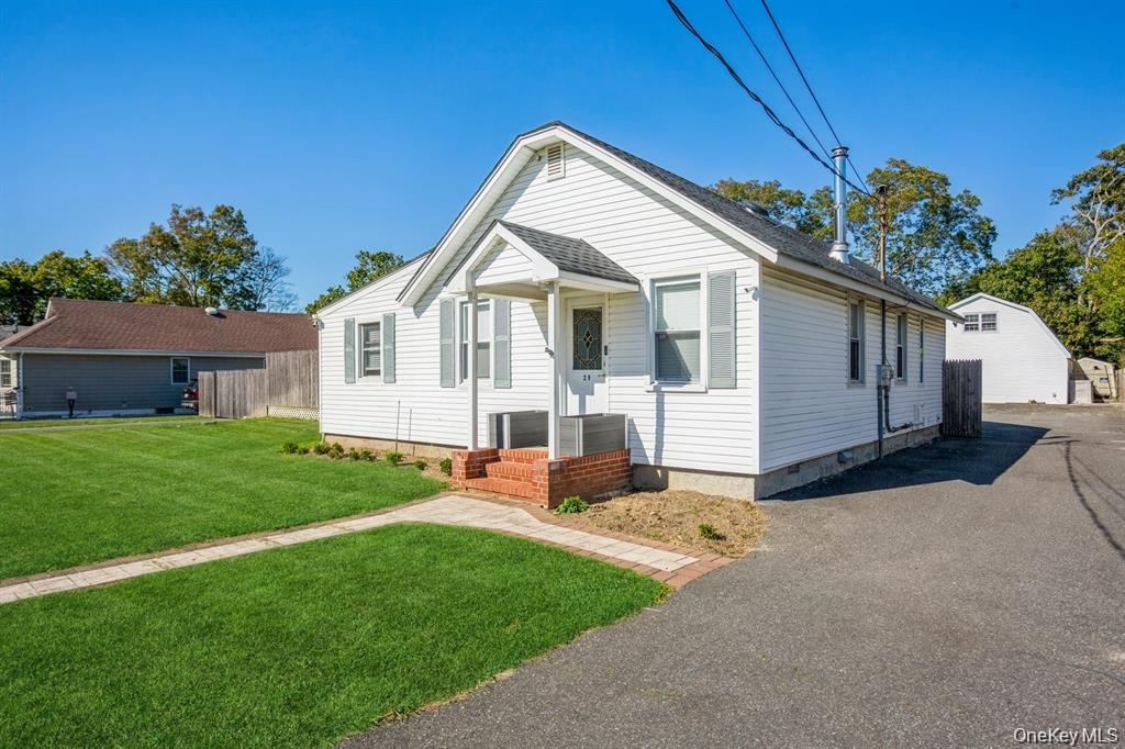 29 Robert Street, Patchogue, NY 11772